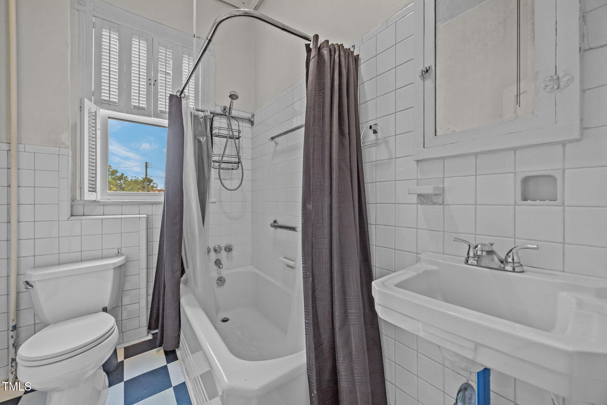 301 E H Street Property Photo 41