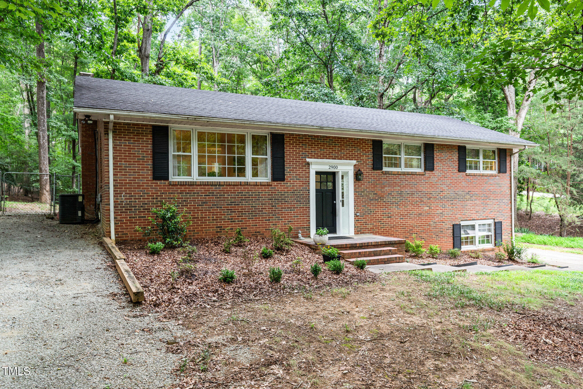 2900 Beech Grove Drive Property Photo 1
