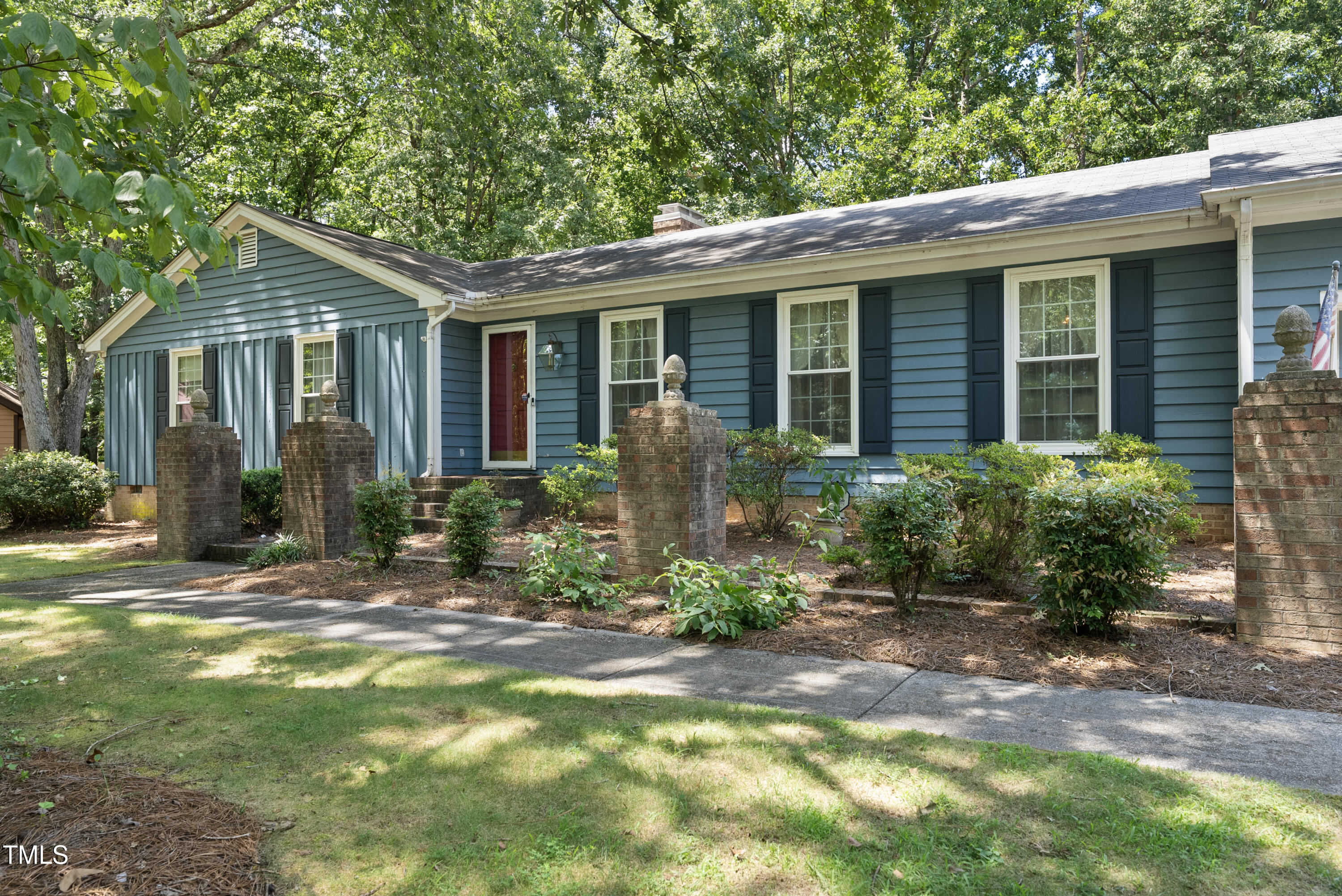 304 Oregon Circle Property Photo 1