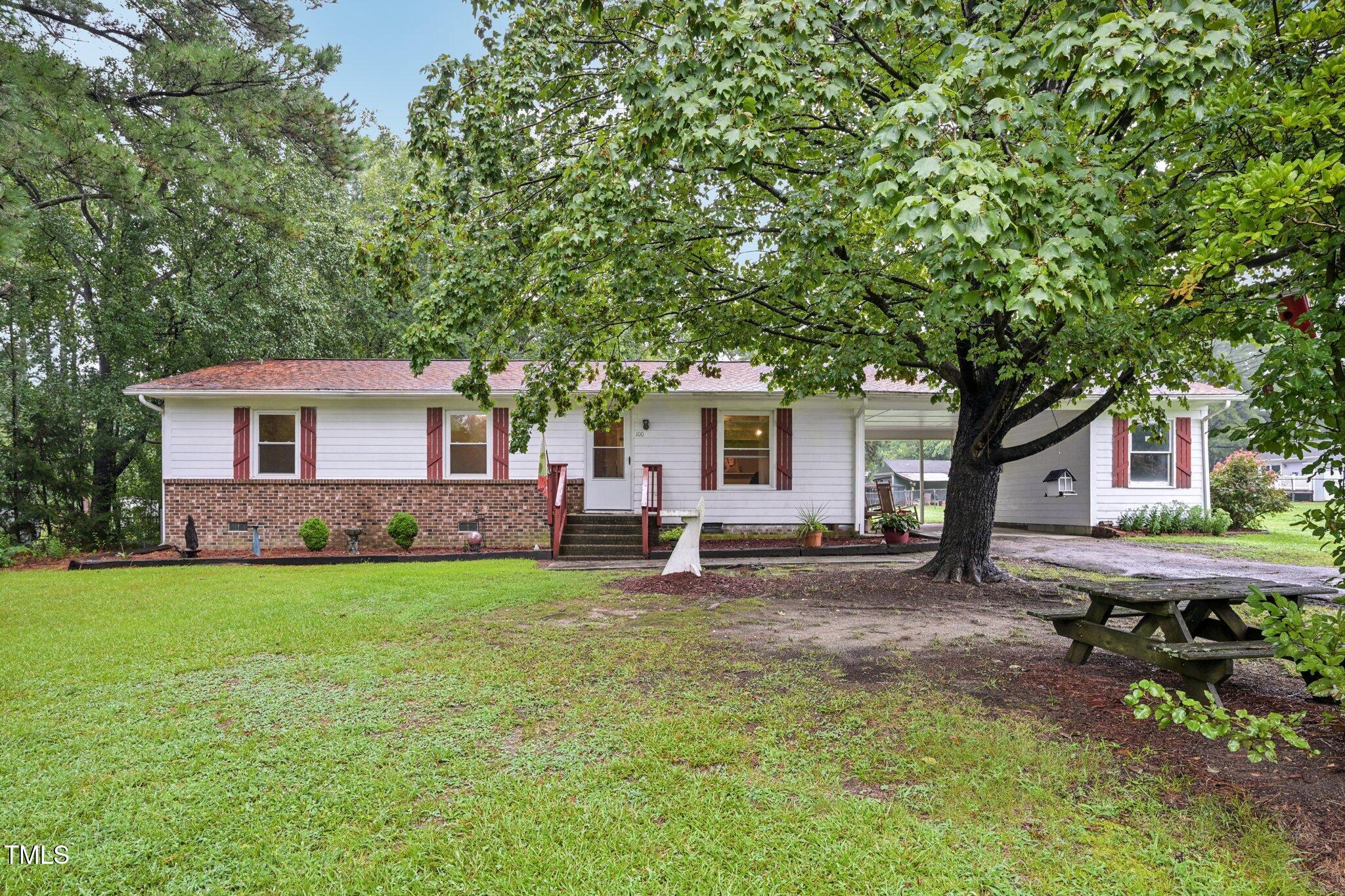 100 Lee Street Property Photo 1