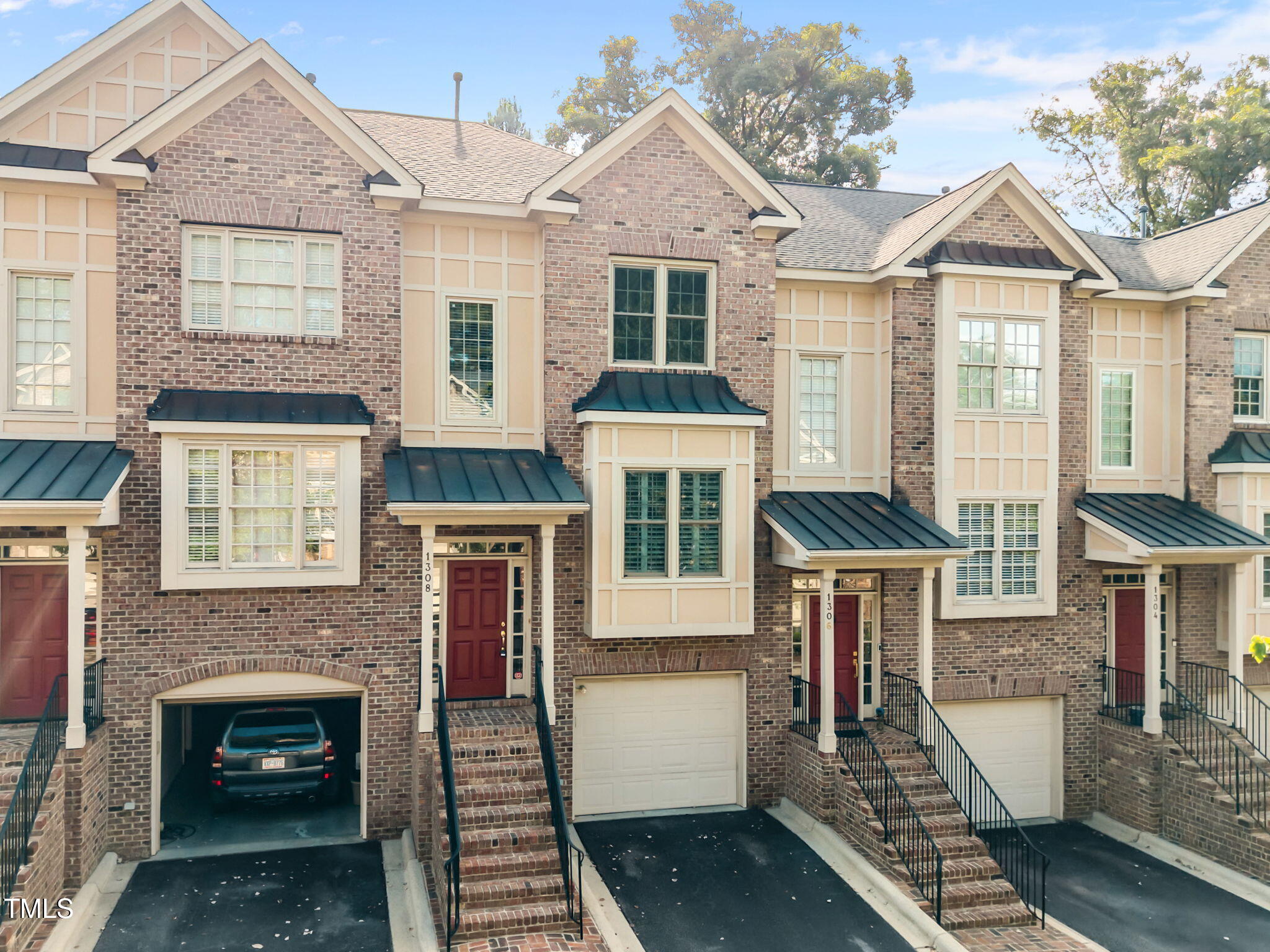 1308 Cameron View Court Property Photo 1