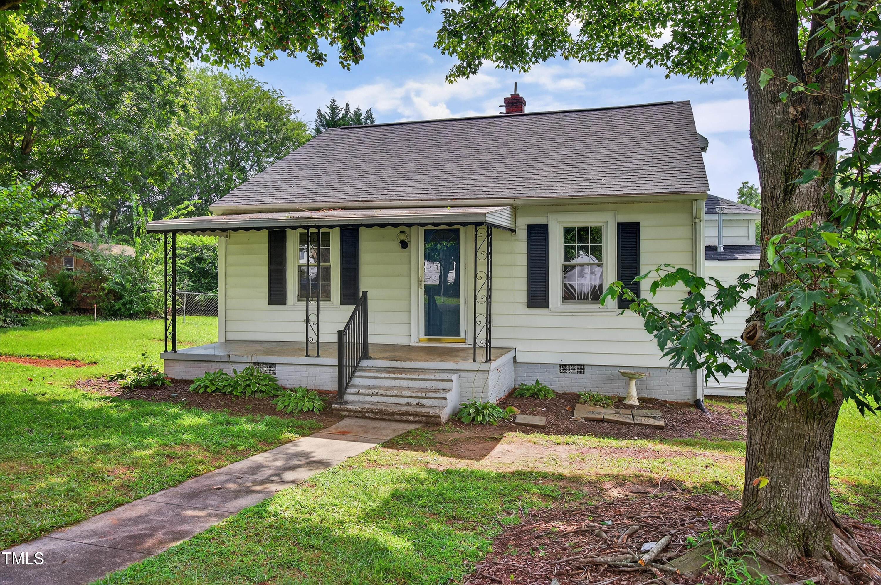 703 Veterans Drive Property Photo 1