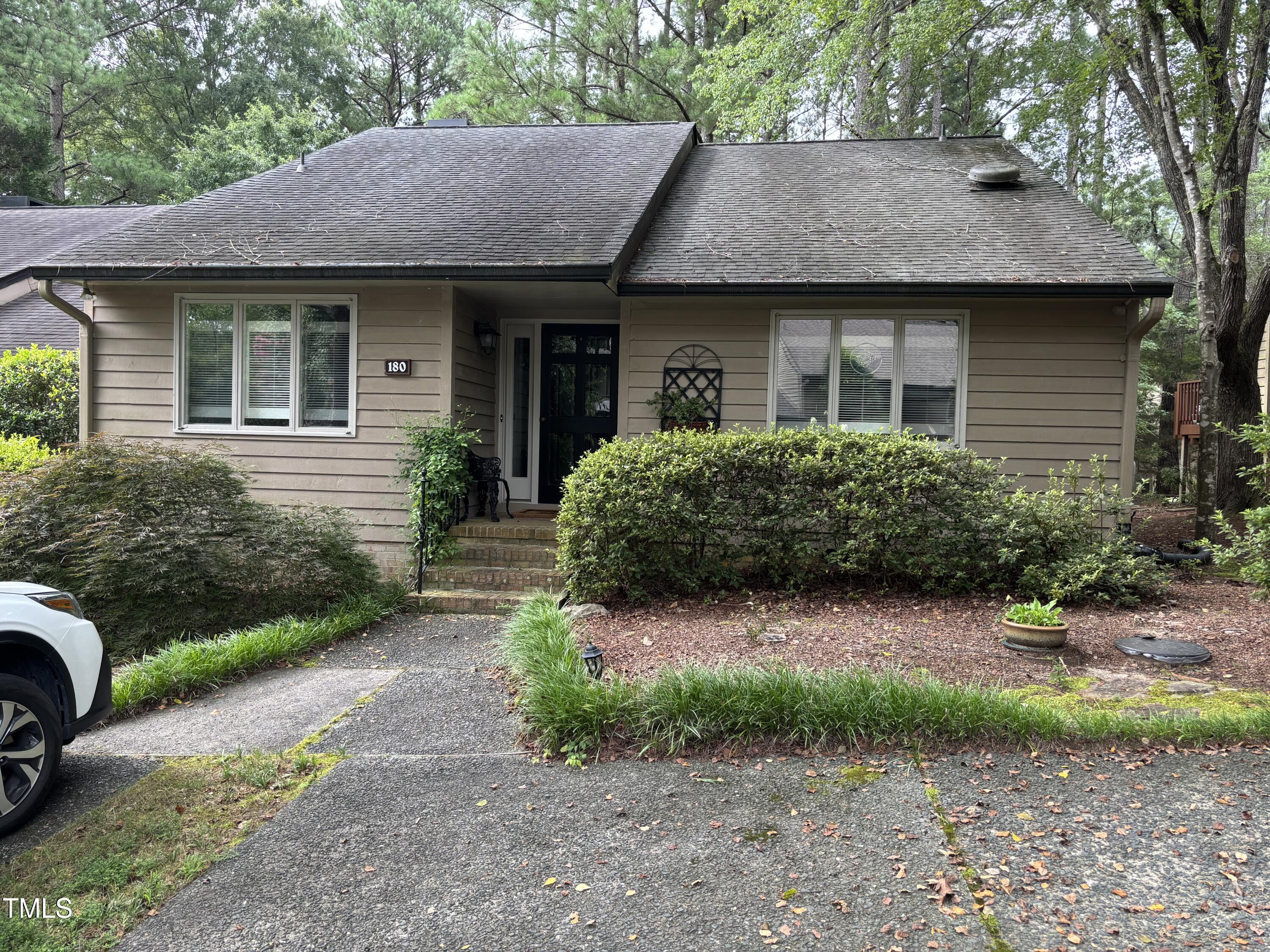 180 Montrose Drive Property Photo 1