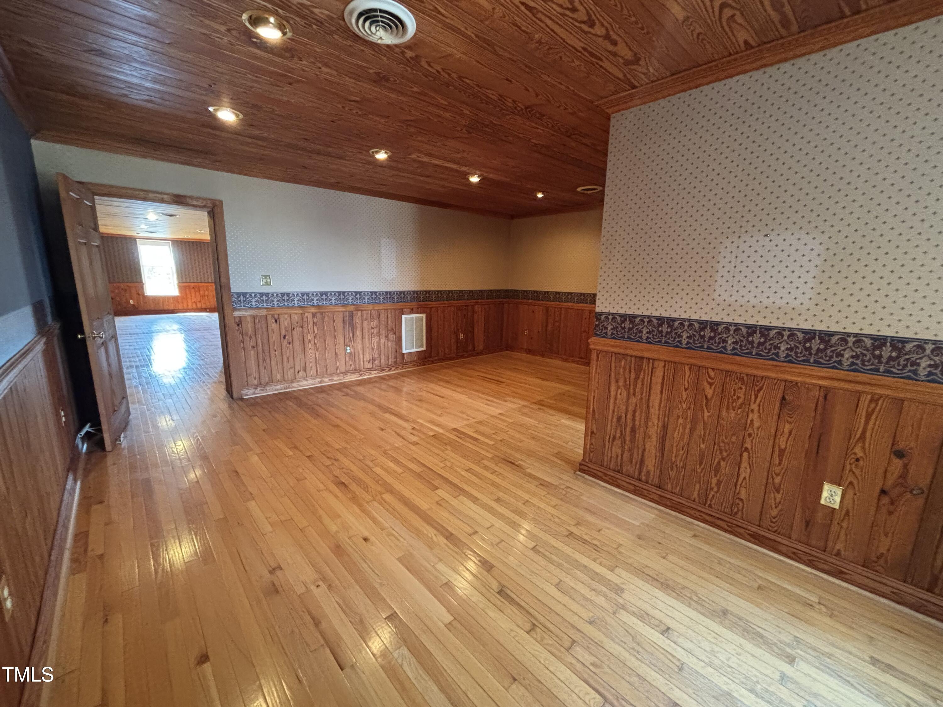 111 N Garnett Street Property Photo 12