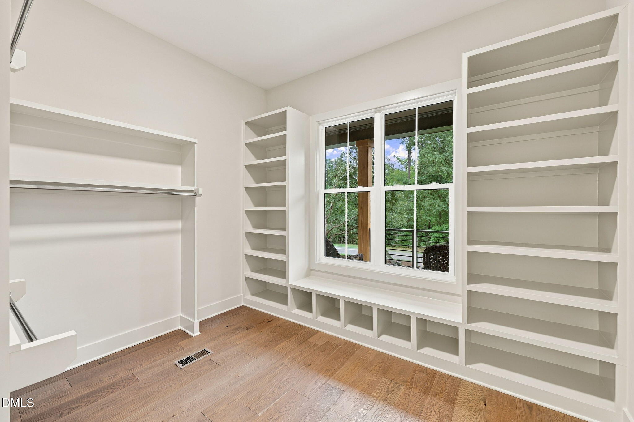 1121 Dovefield Lane Property Photo 24