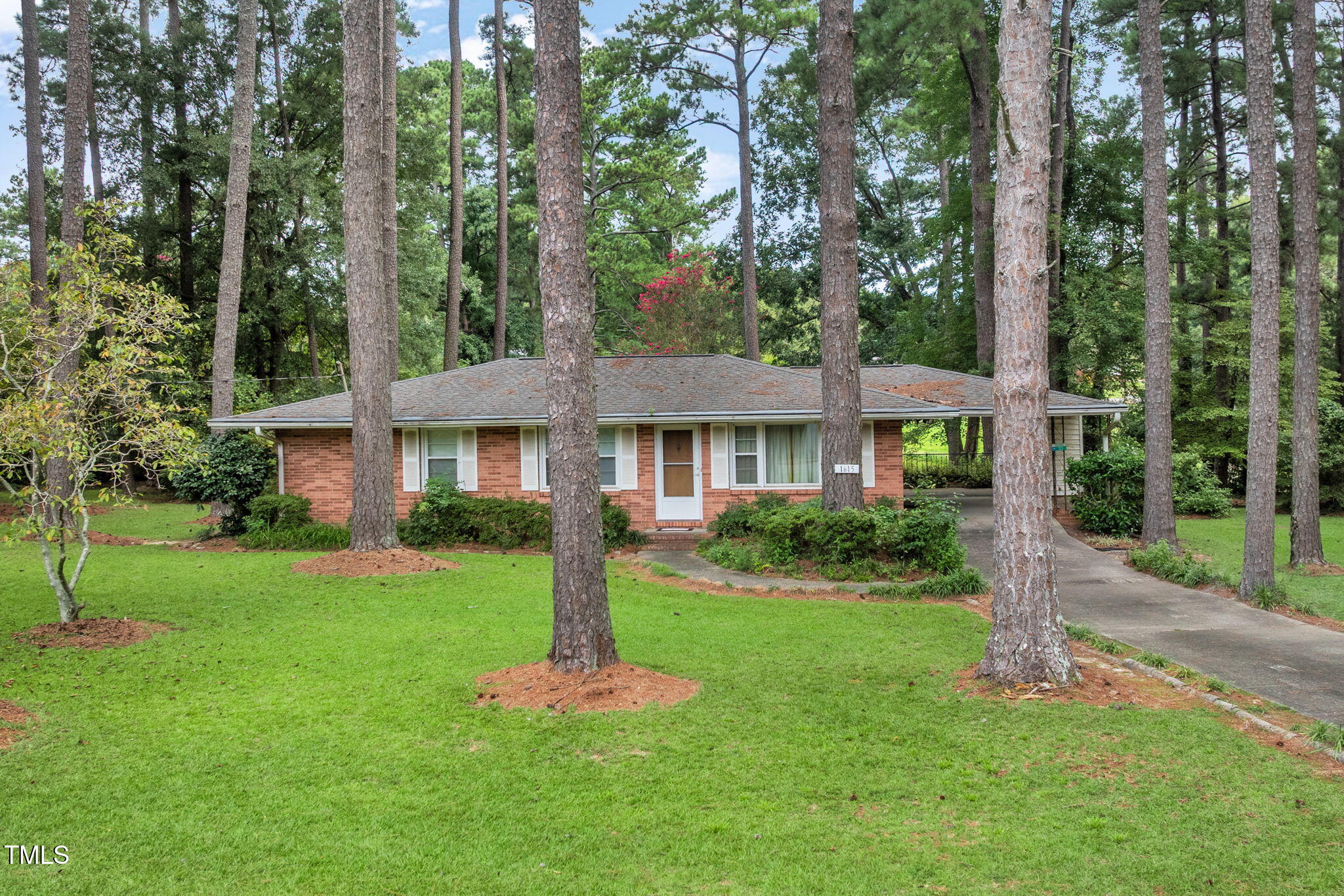 1626 Bruce Circle Property Photo 1