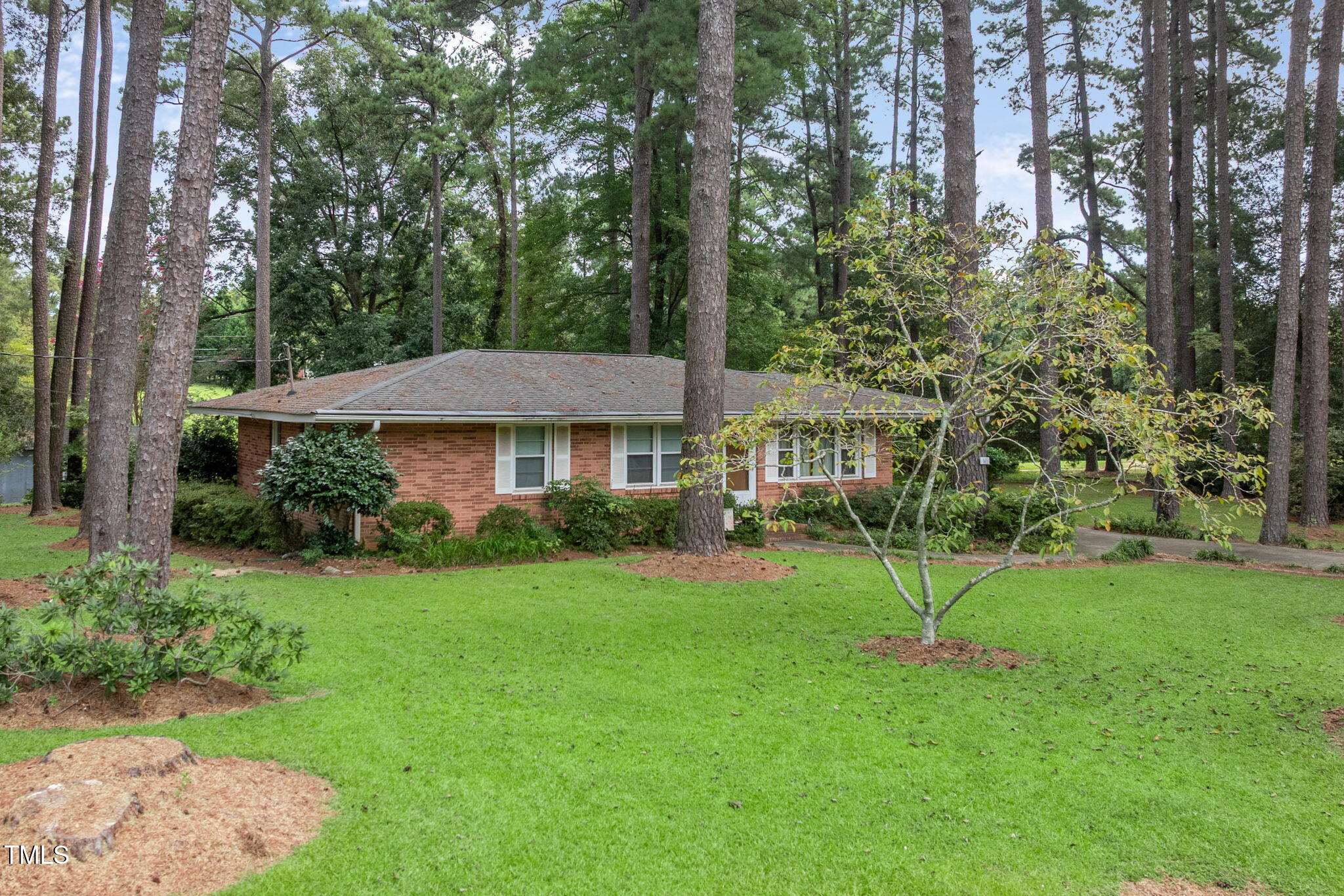 1626 Bruce Circle Property Photo 2