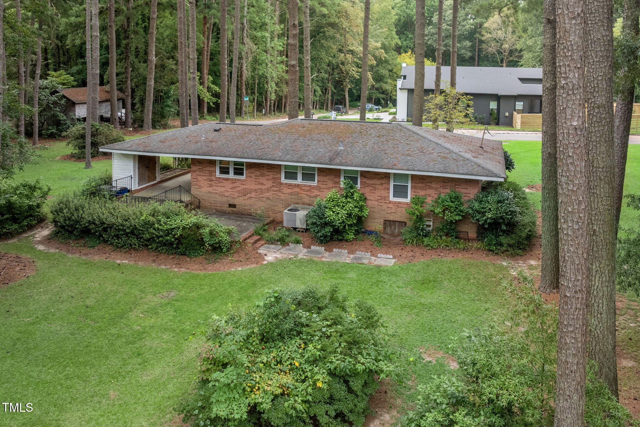 1626 Bruce Circle Property Photo 4