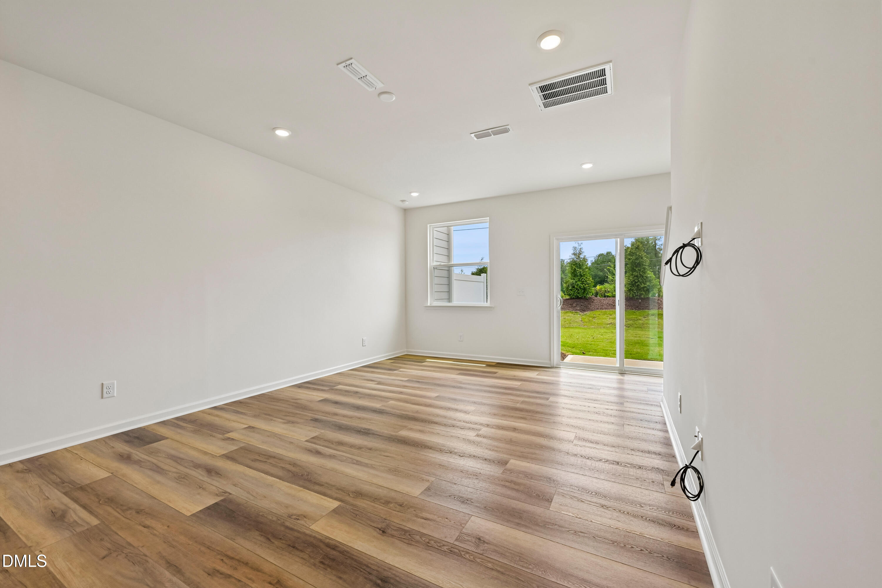 2020 Oakdale Drive Property Photo 3