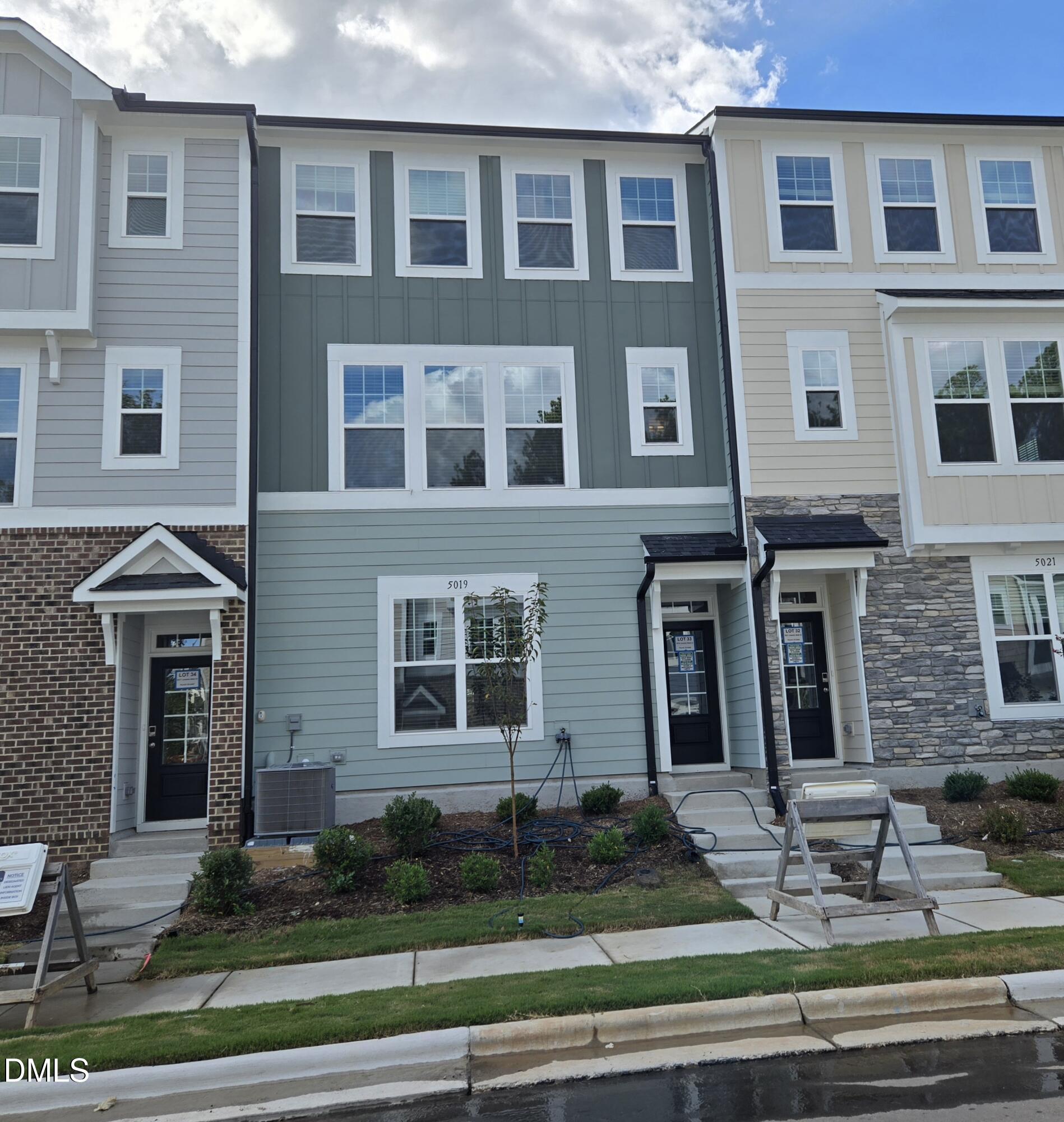 5019 Jowett'S Walk Drive # 33 Property Photo 1