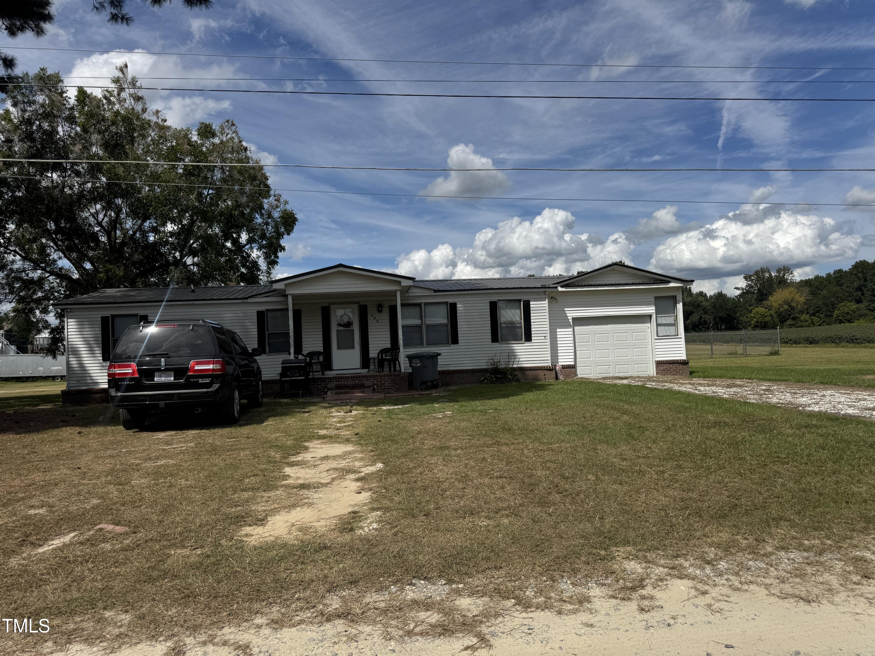 401 Bianka Avenue Property Photo 1