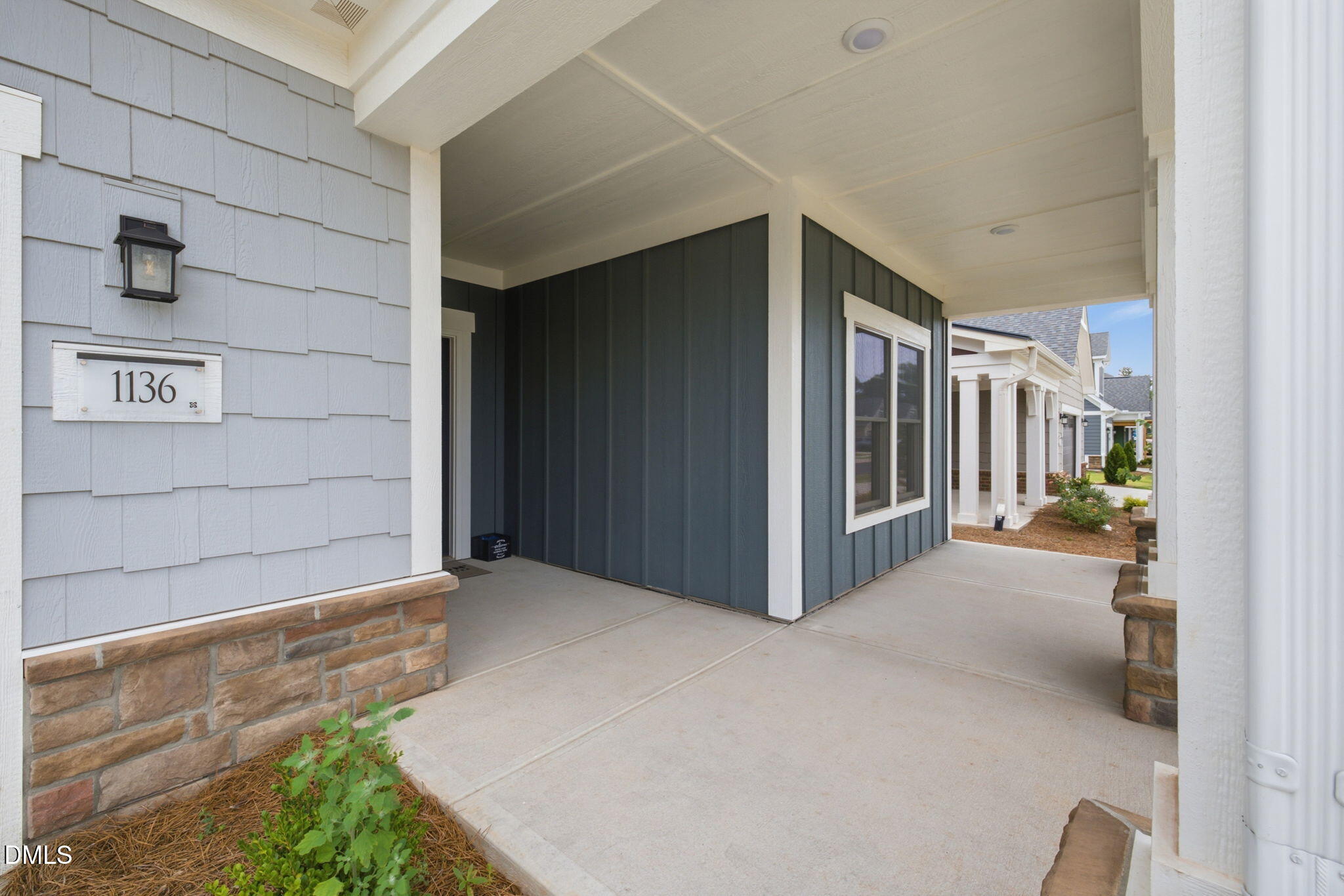 1136 Salford Court Property Photo 4