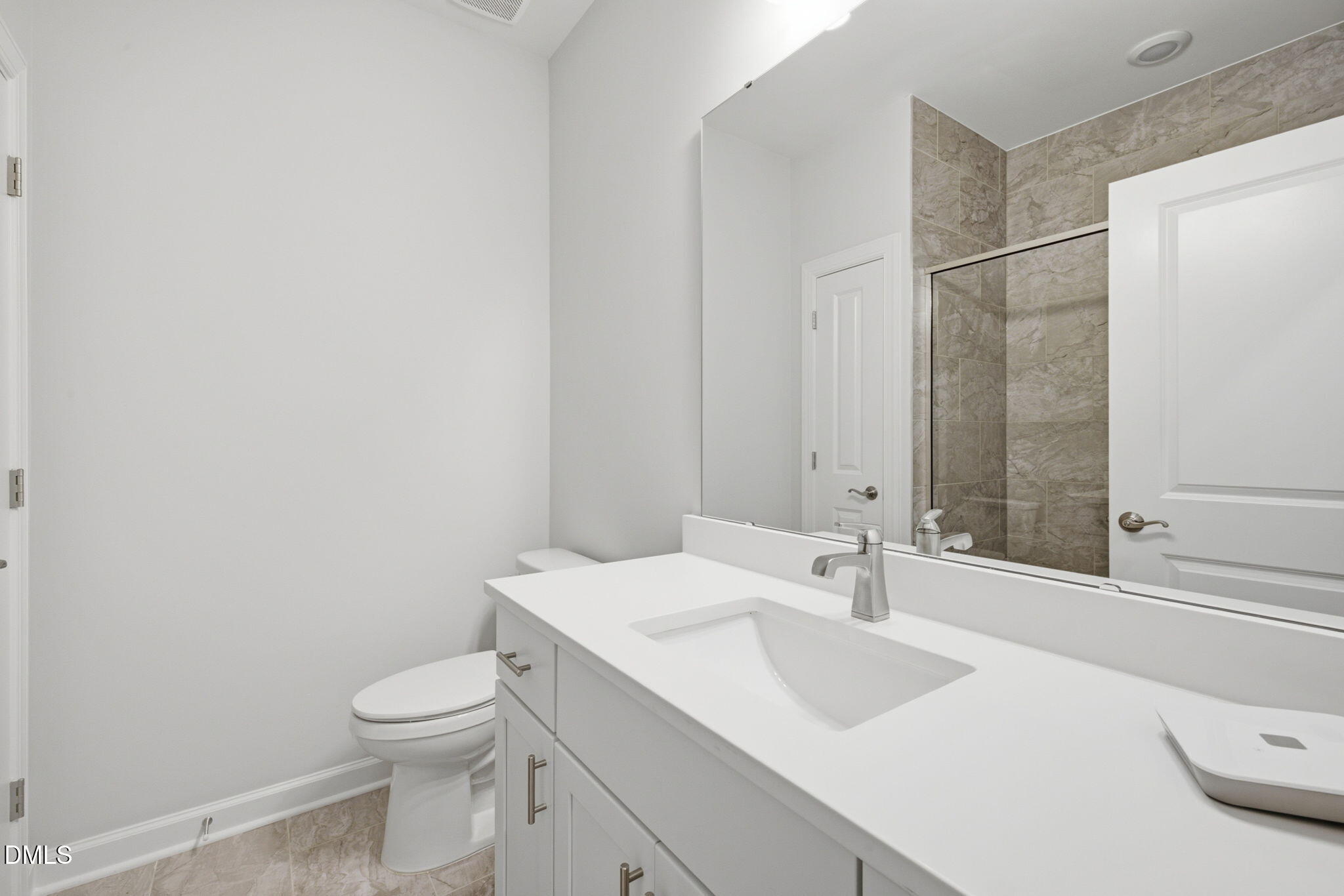 1136 Salford Court Property Photo 7