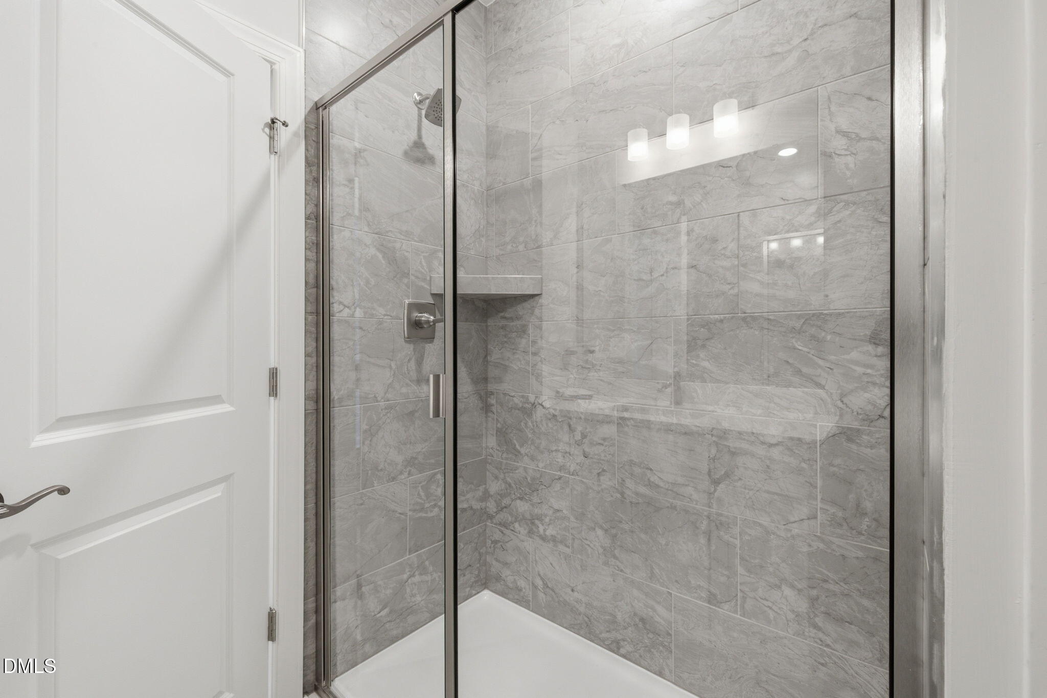 1136 Salford Court Property Photo 8