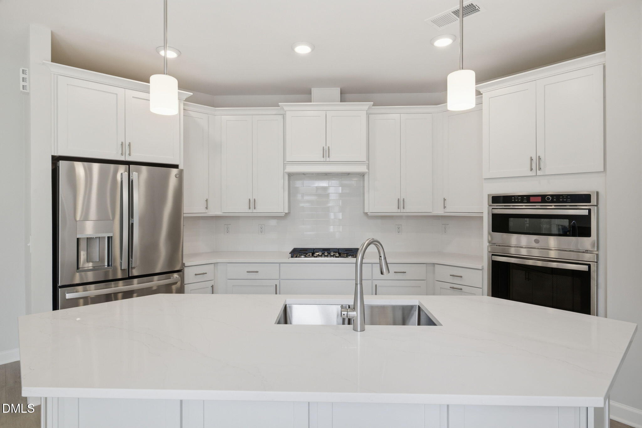 1136 Salford Court Property Photo 10