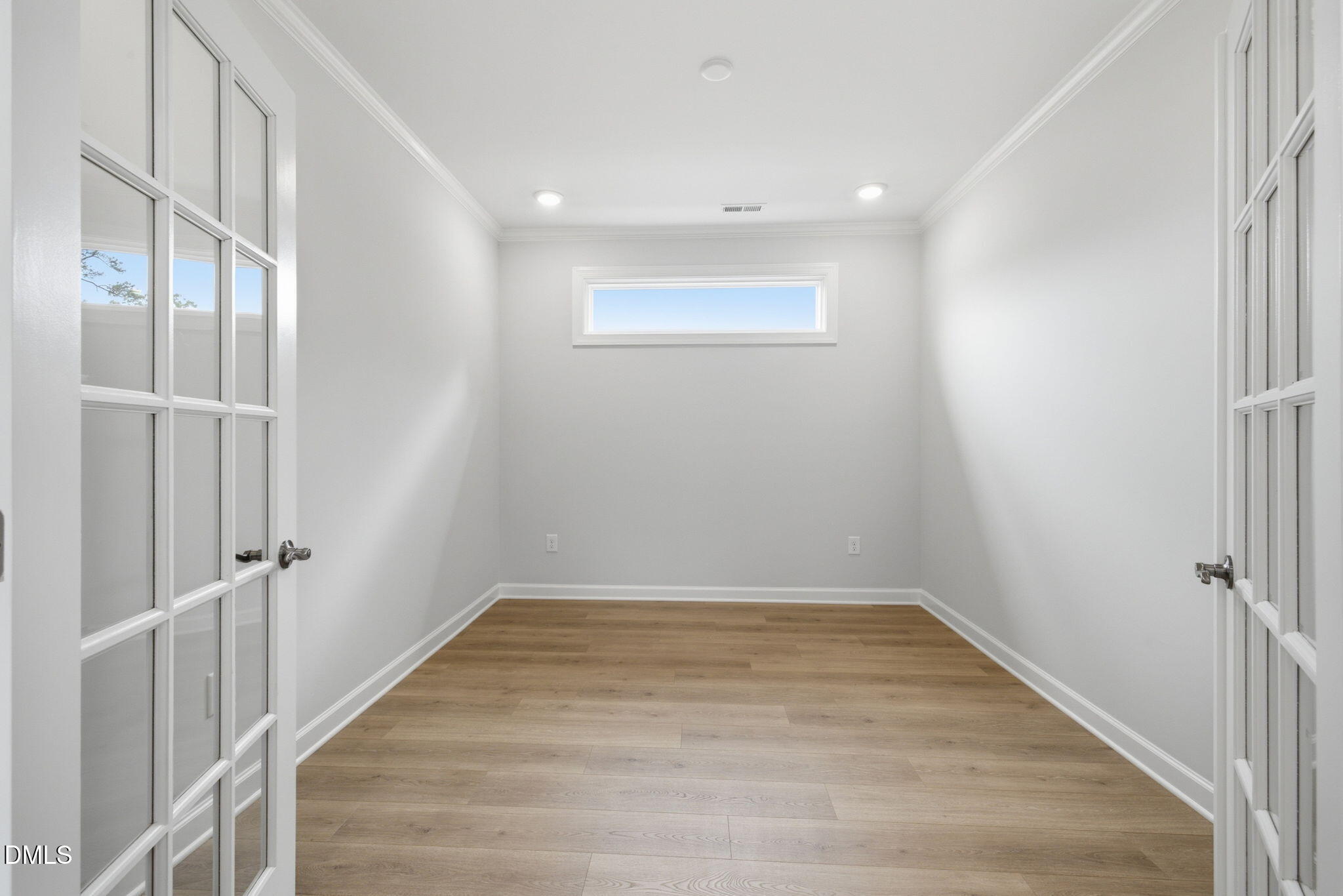 1136 Salford Court Property Photo 13