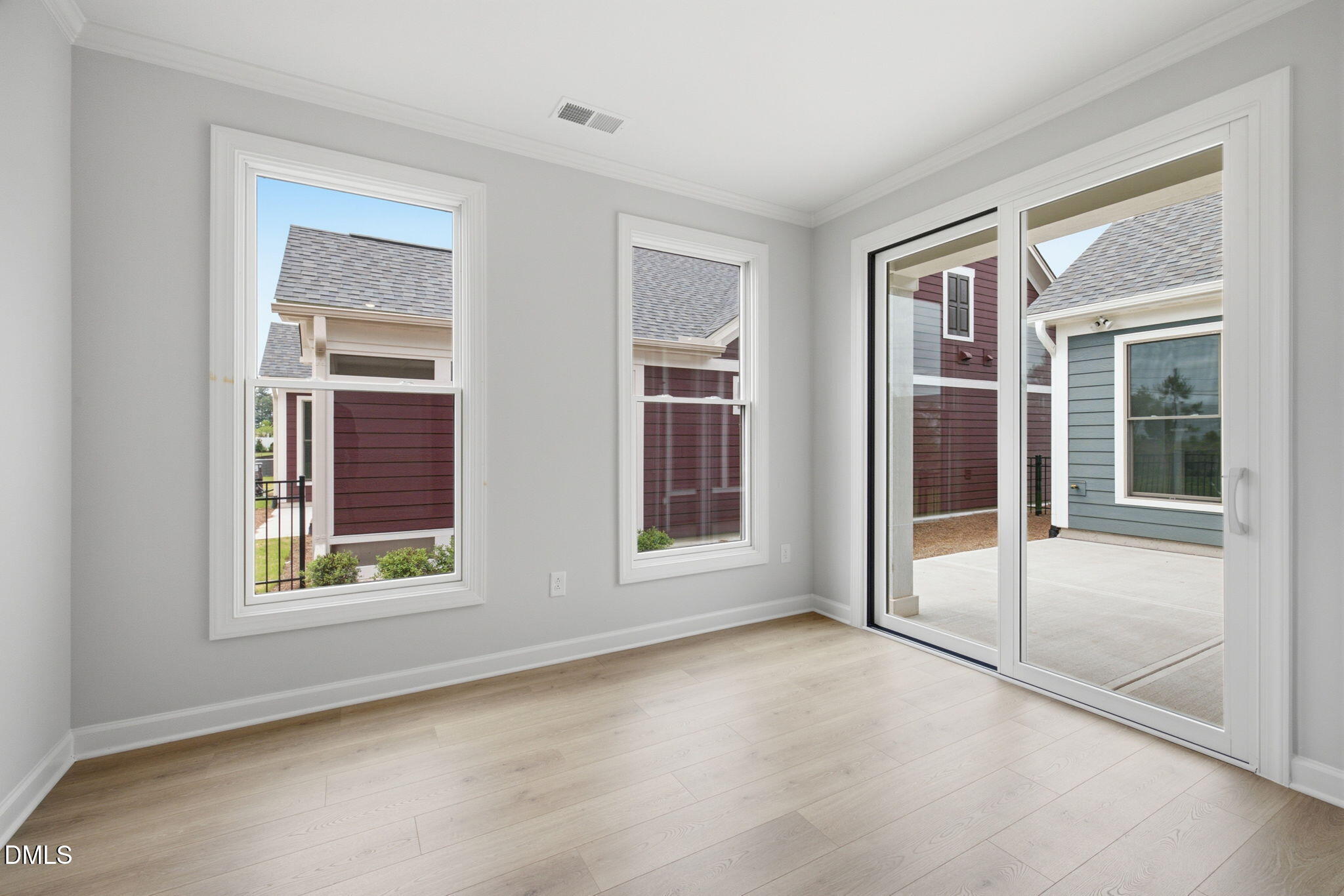 1136 Salford Court Property Photo 17