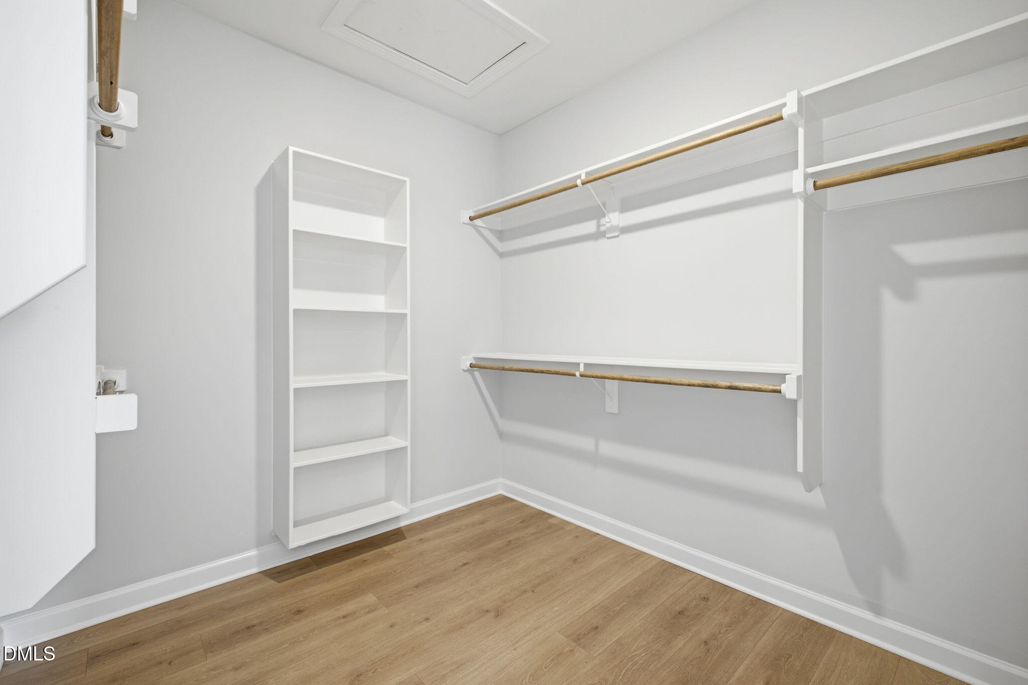 1136 Salford Court Property Photo 21