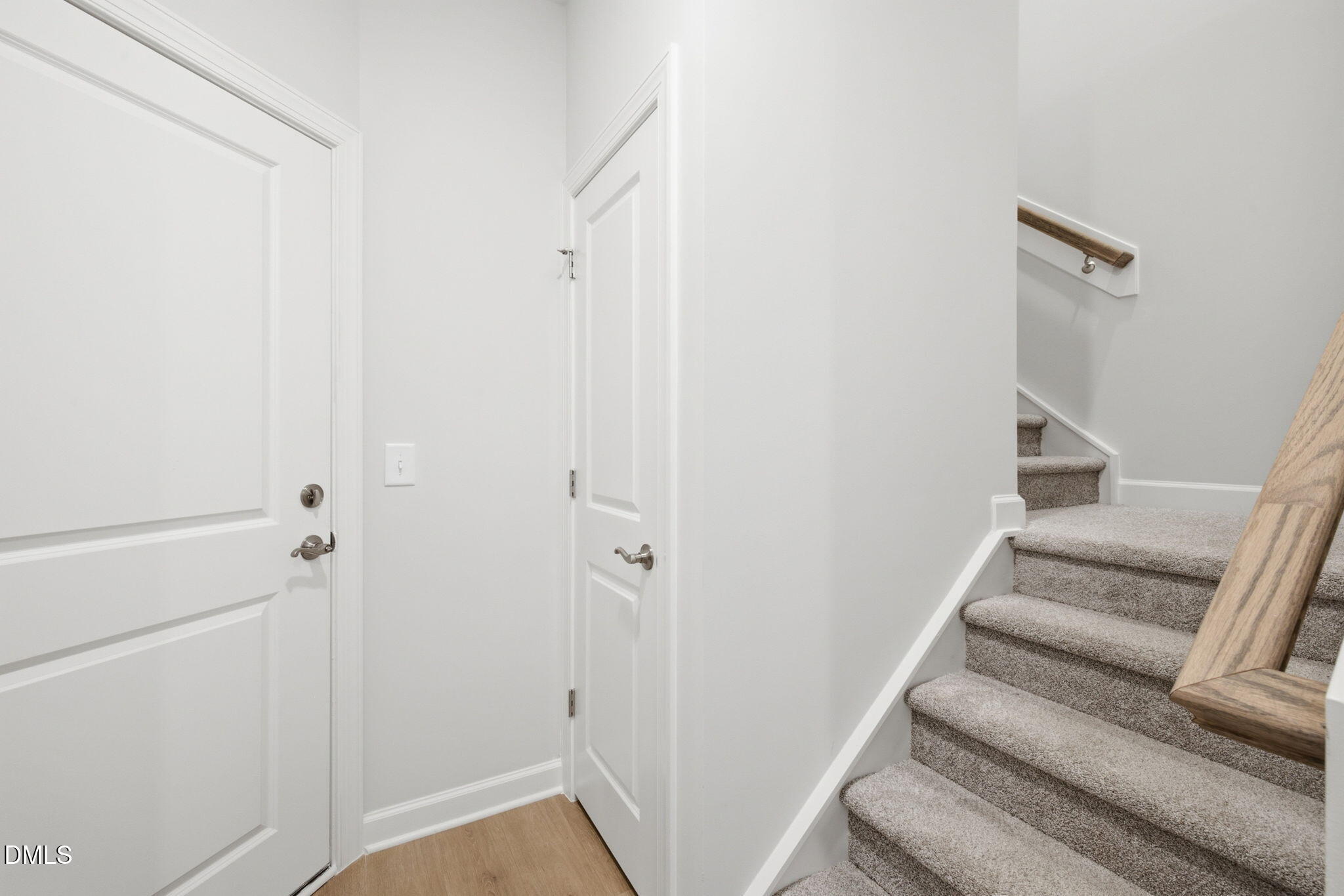1136 Salford Court Property Photo 23
