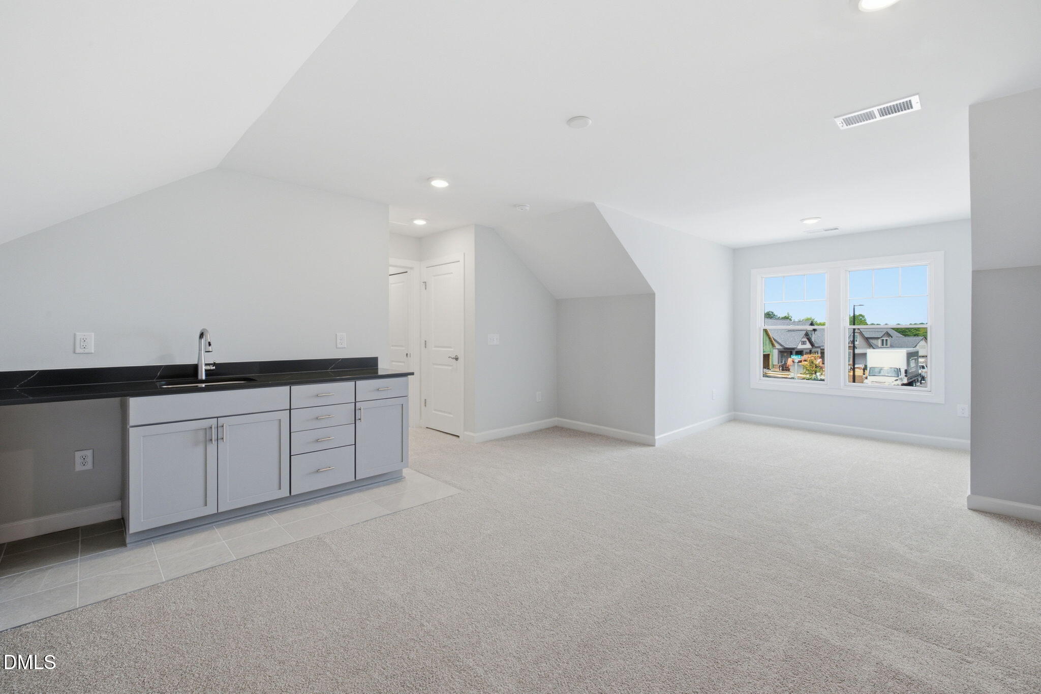 1136 Salford Court Property Photo 24