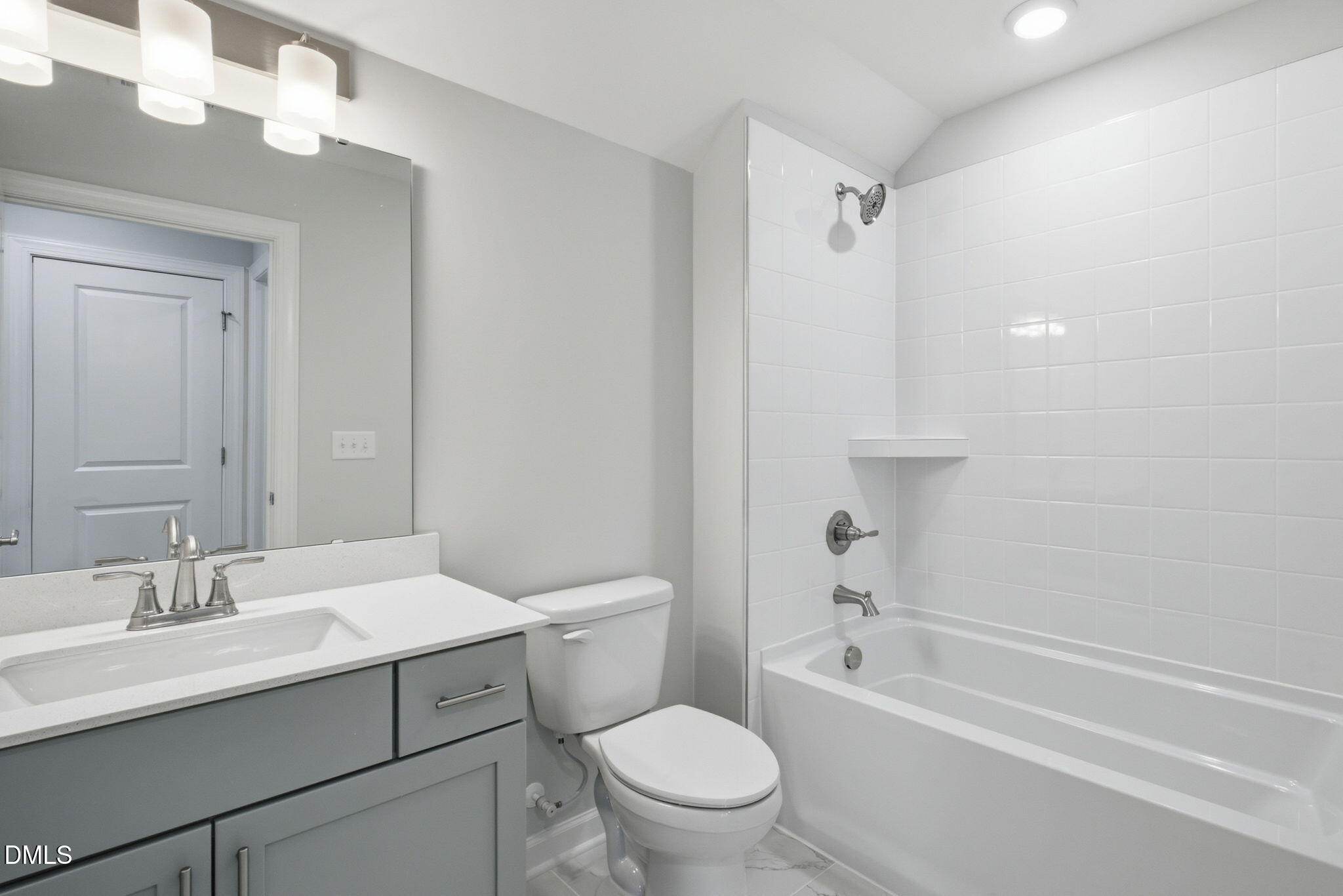 1136 Salford Court Property Photo 26