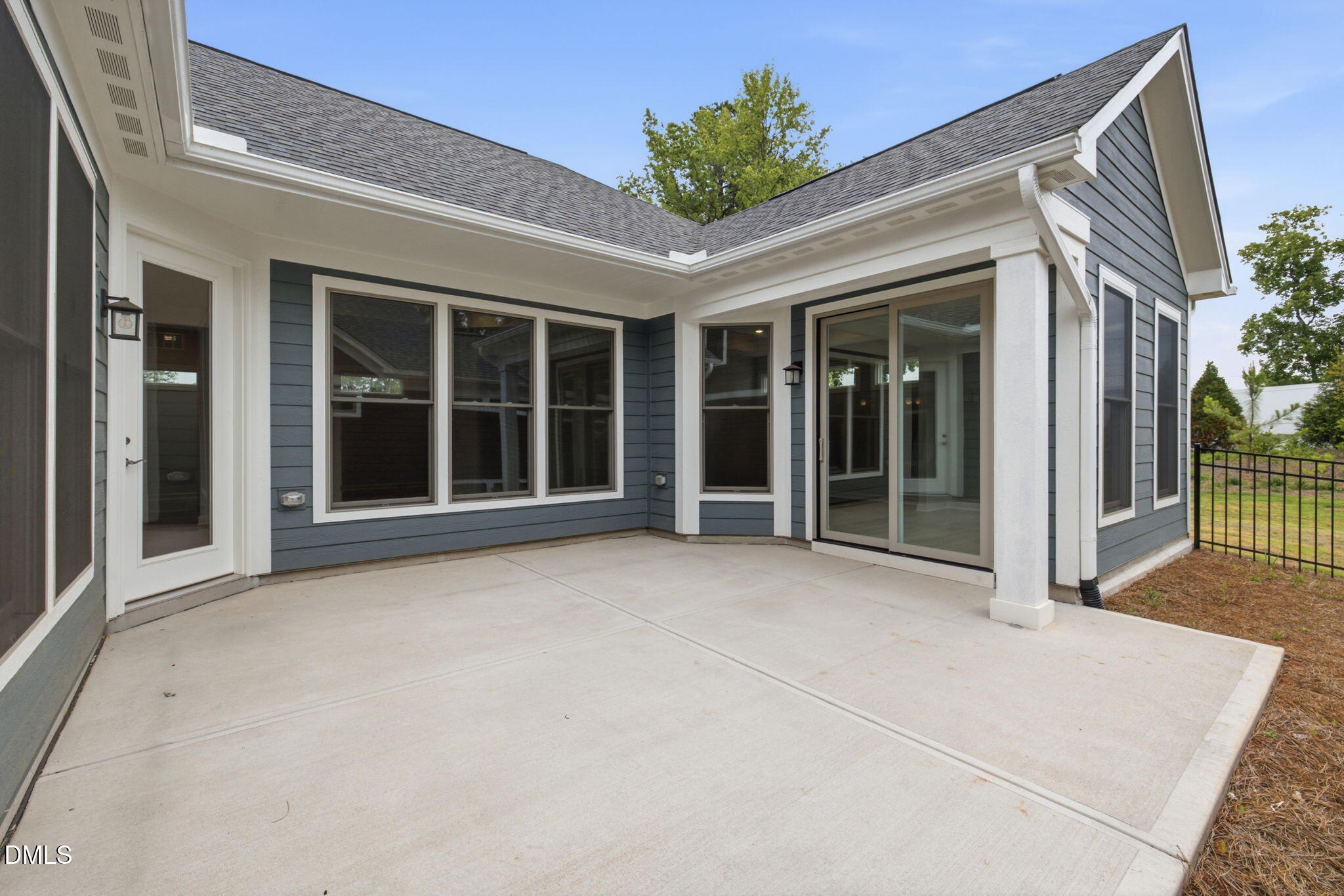 1136 Salford Court Property Photo 28