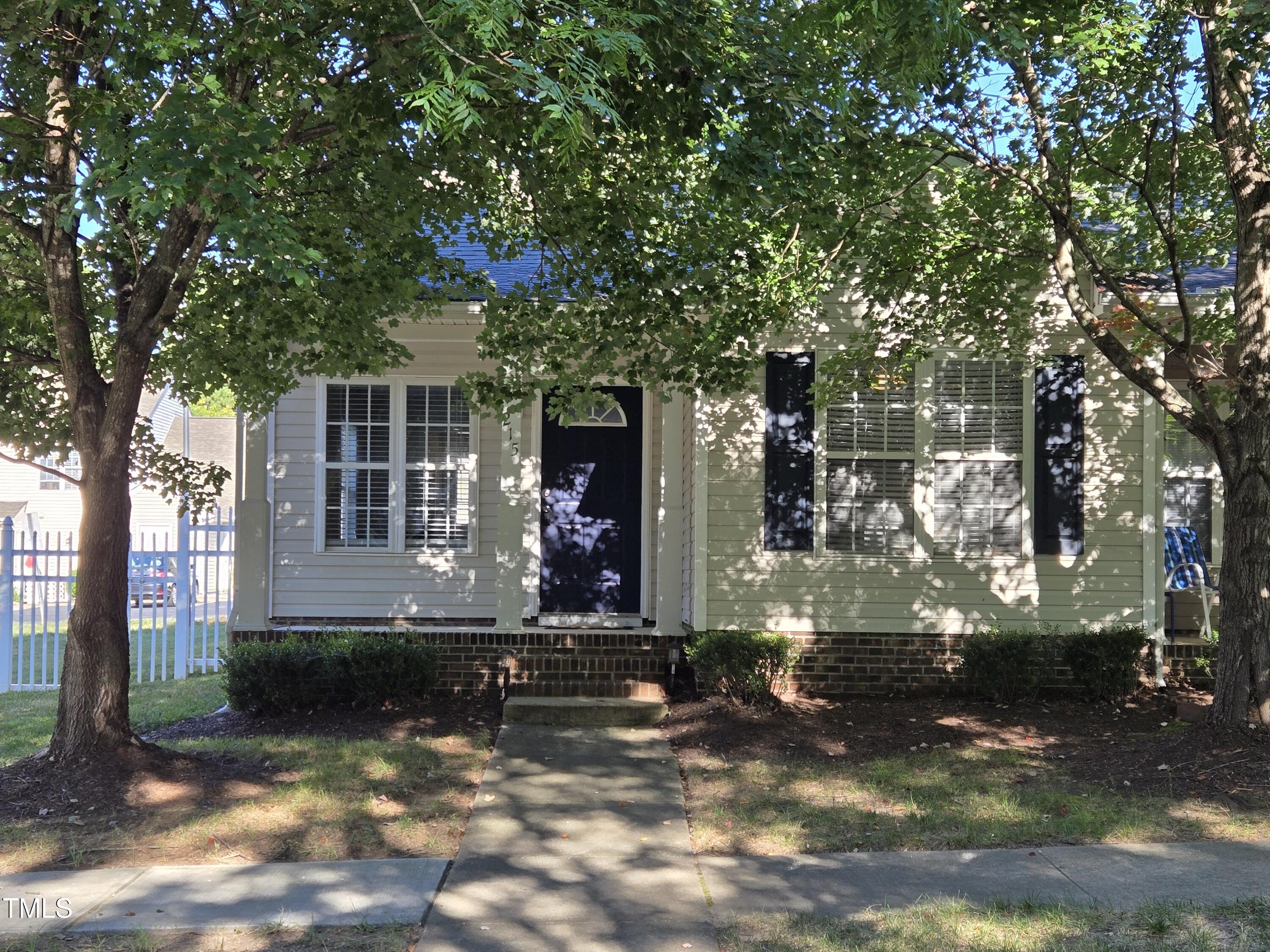 215 Highgate Circle Property Photo 1