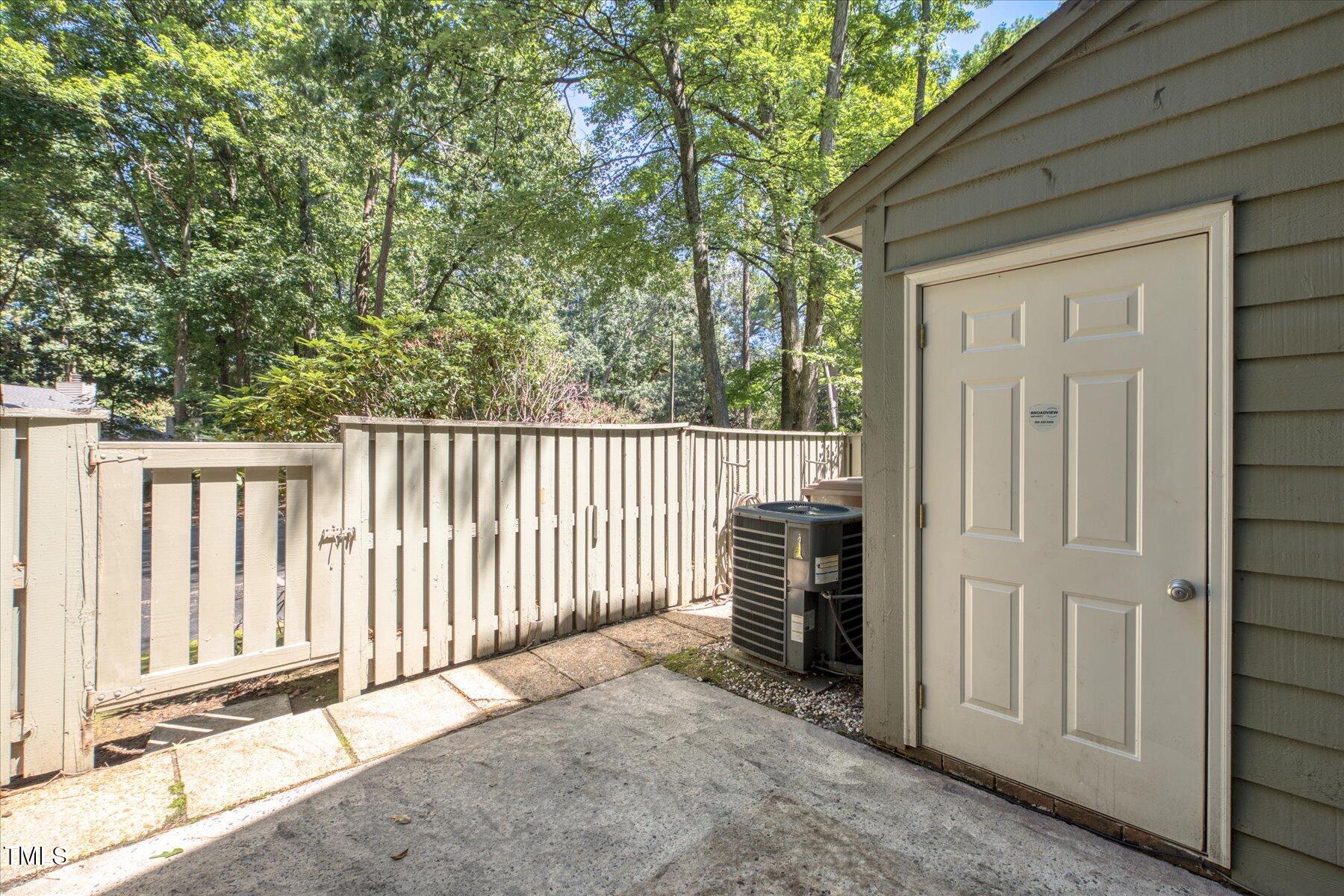 225 Twin Oaks Place Property Photo 5