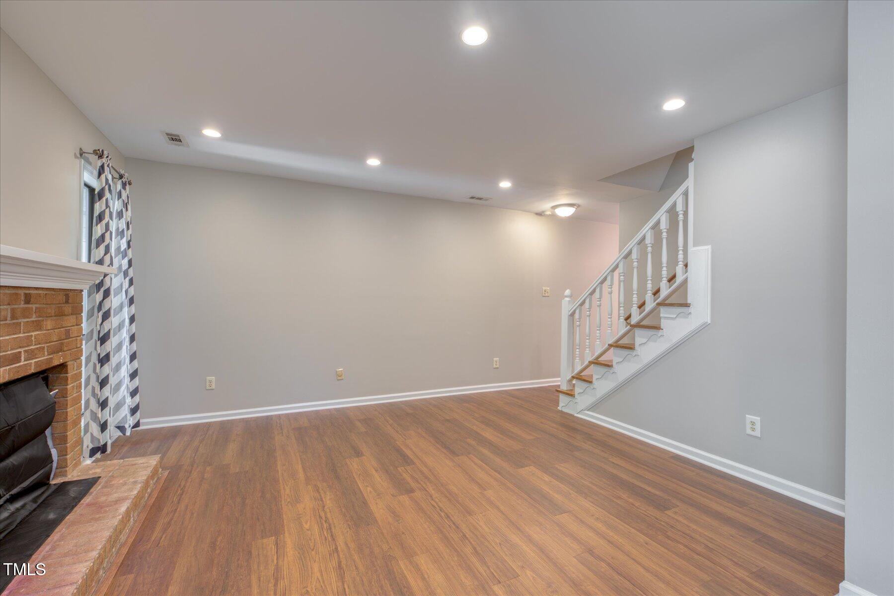 225 Twin Oaks Place Property Photo 13