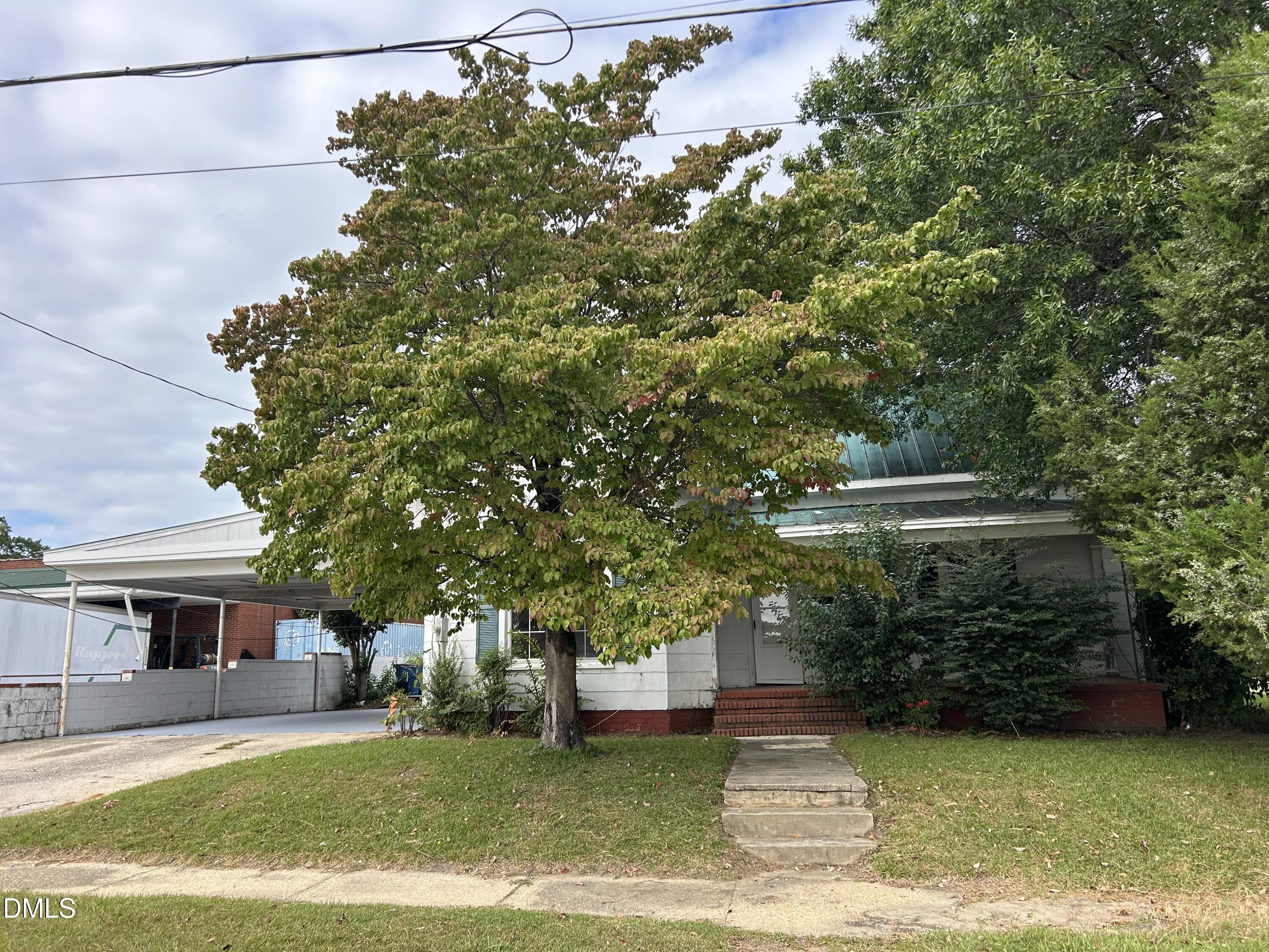 209 E Harnett Street Property Photo 1