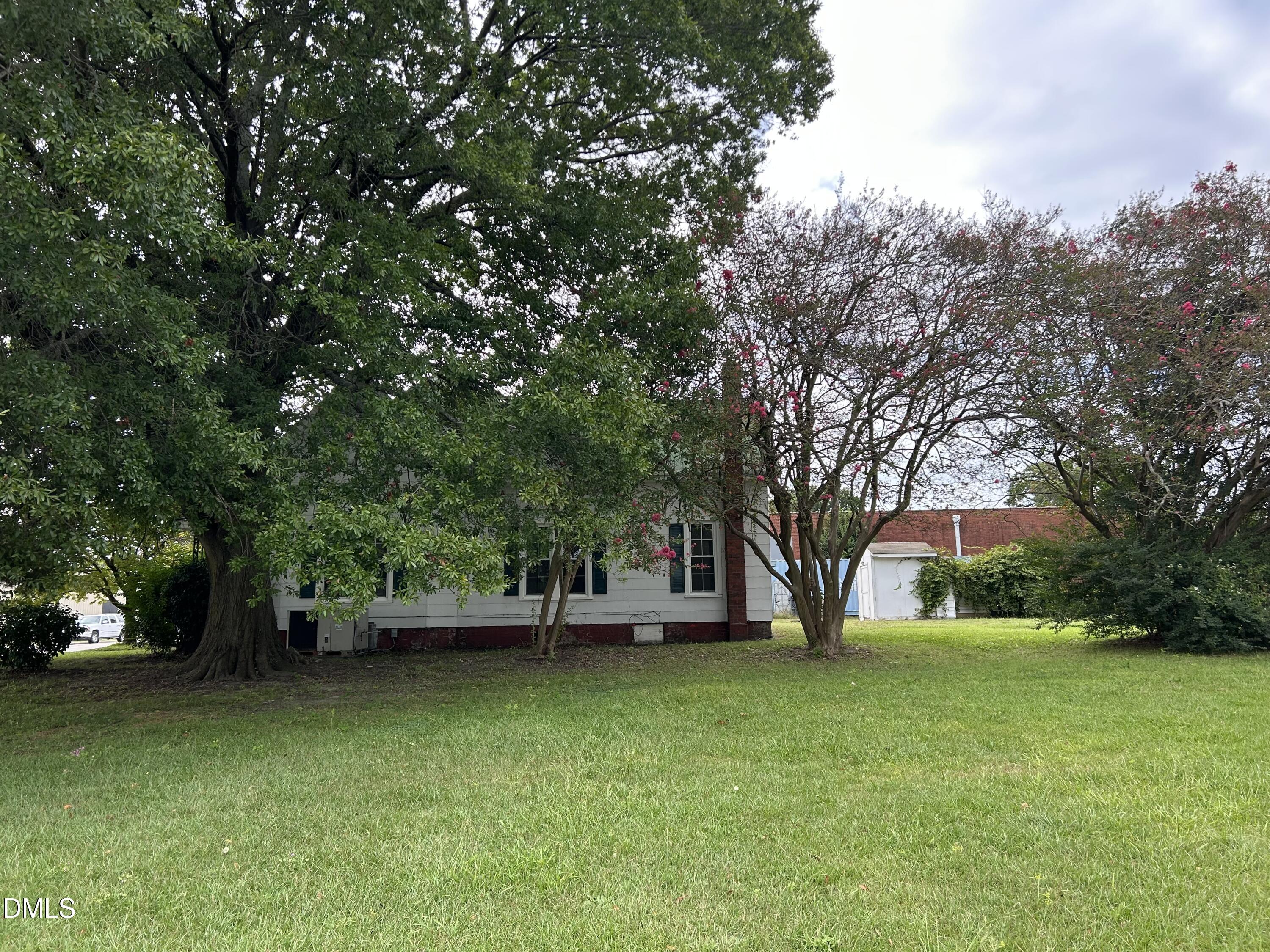 209 E Harnett Street Property Photo 2