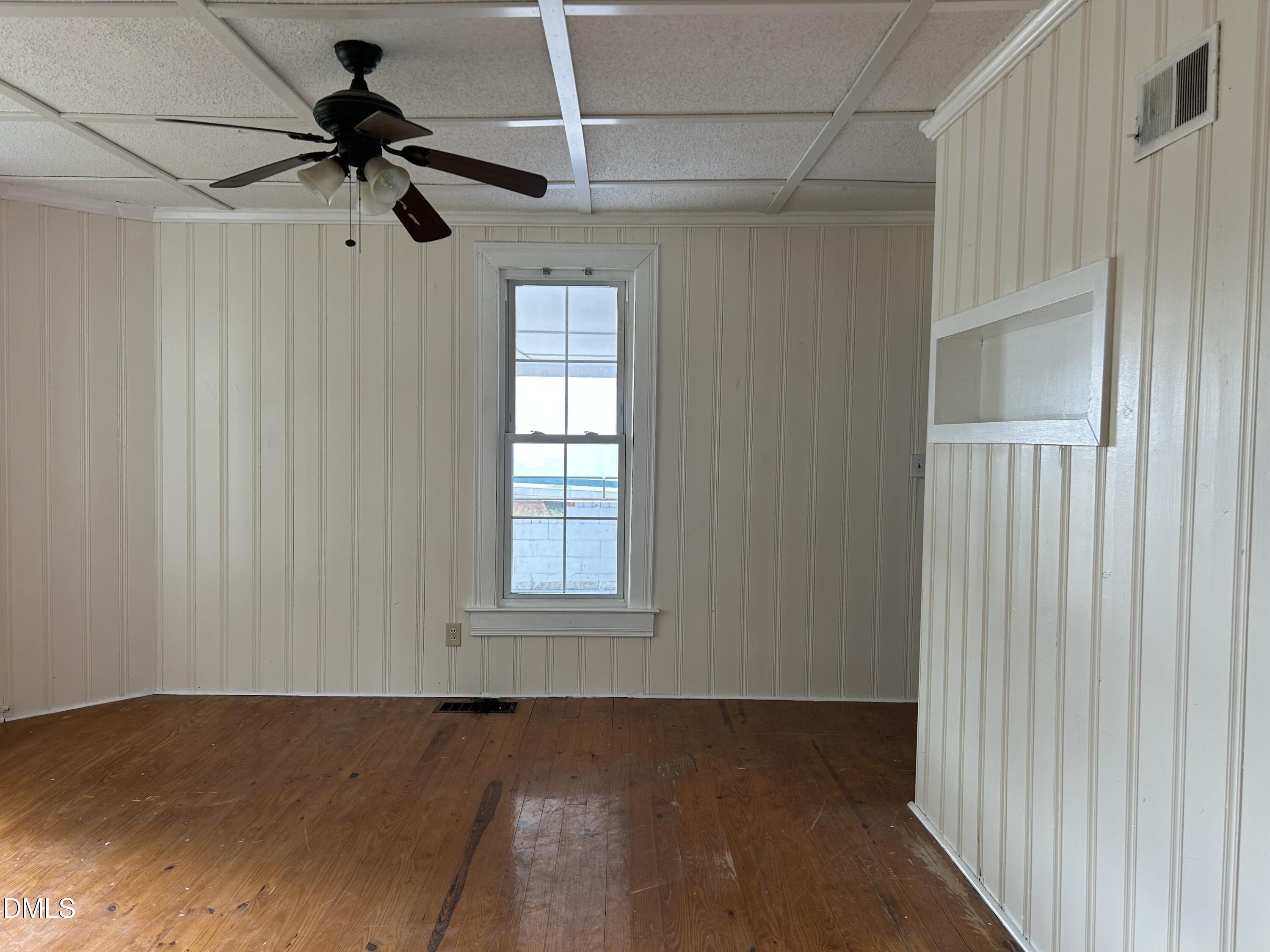 209 E Harnett Street Property Photo 8