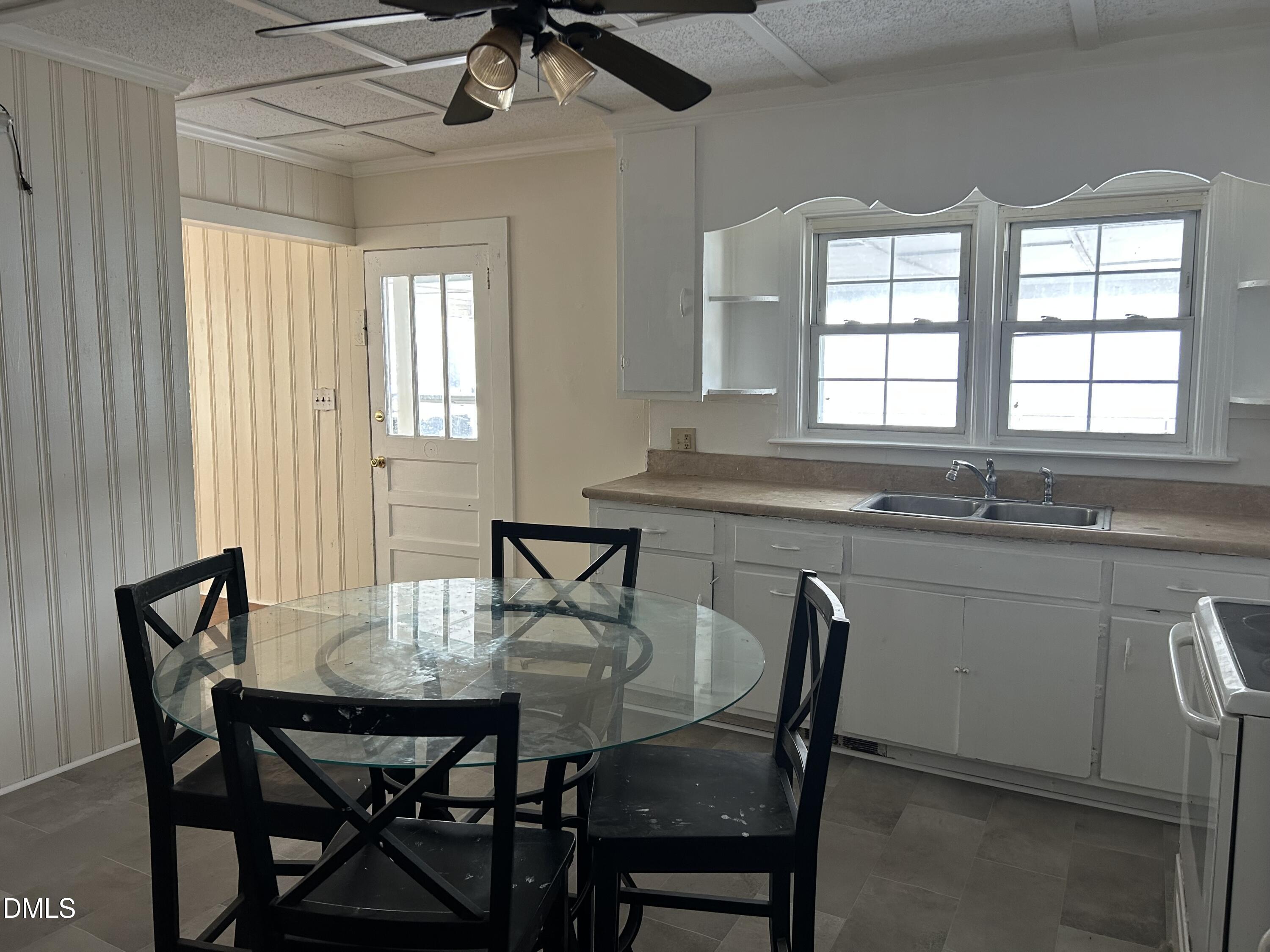 209 E Harnett Street Property Photo 11