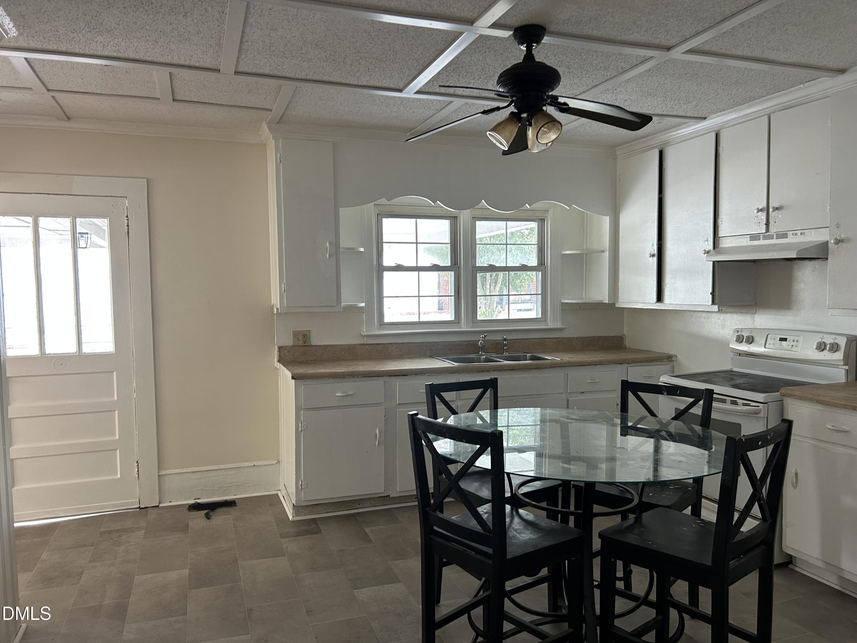 209 E Harnett Street Property Photo 12