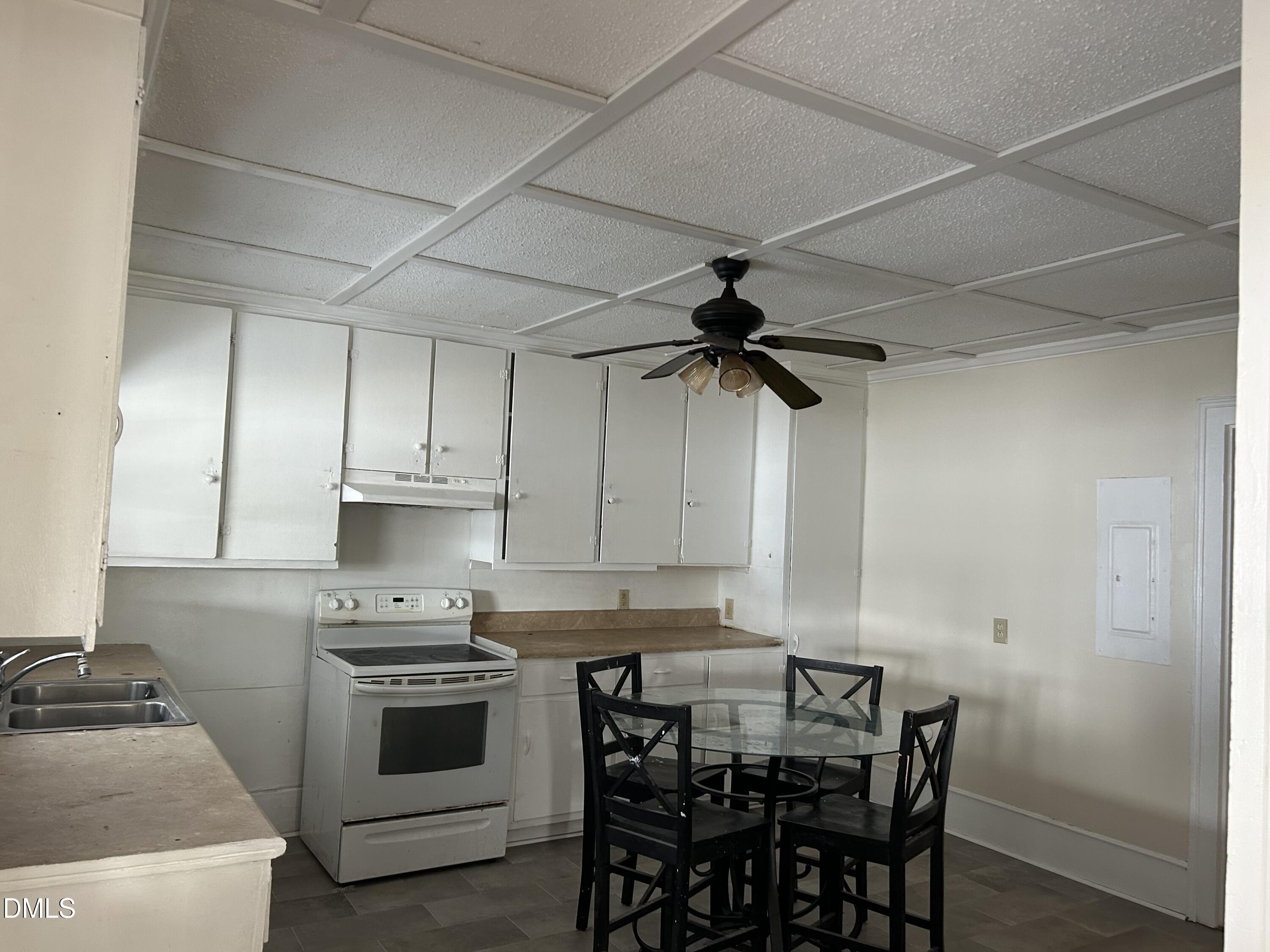 209 E Harnett Street Property Photo 13