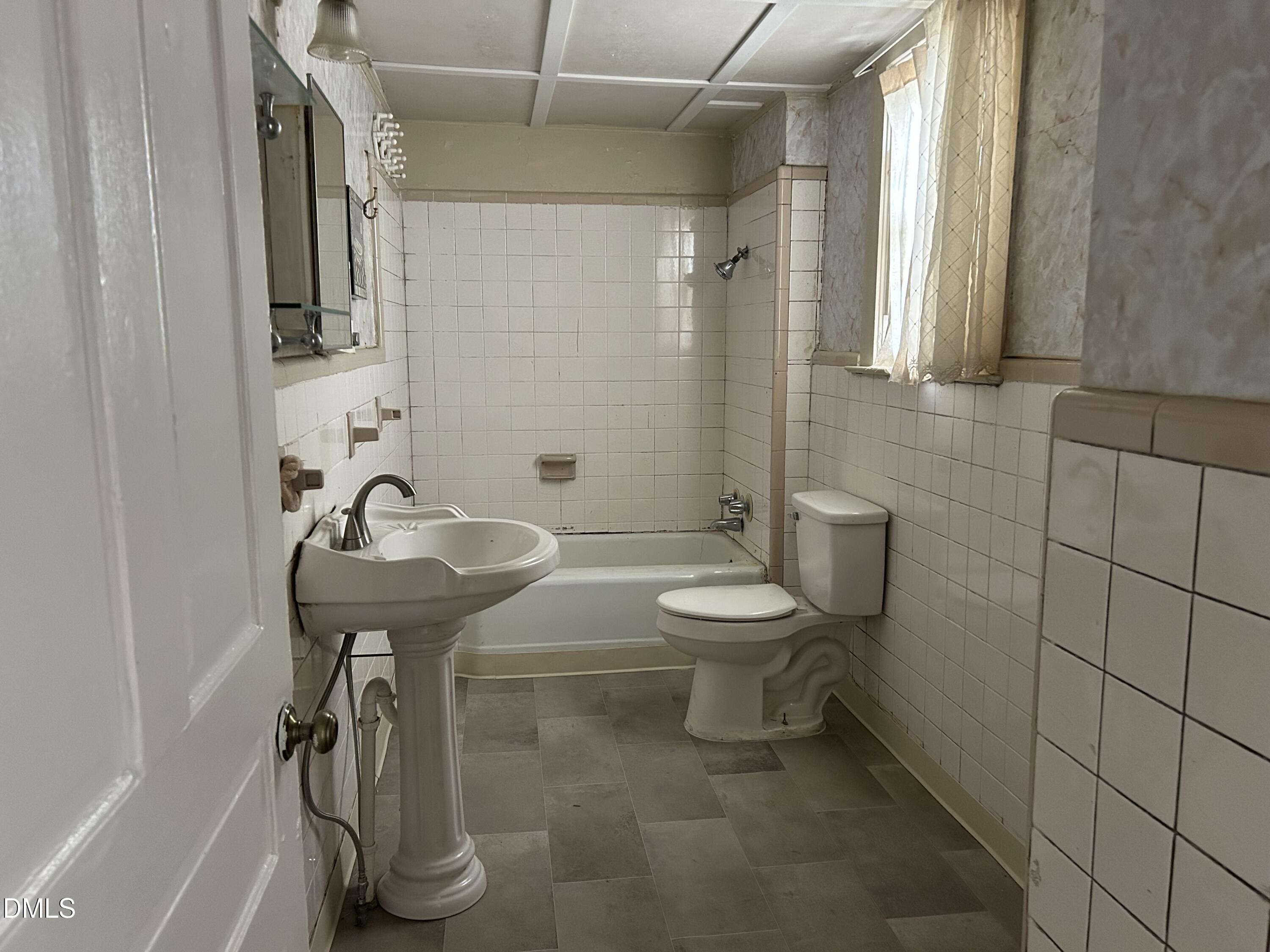 209 E Harnett Street Property Photo 16