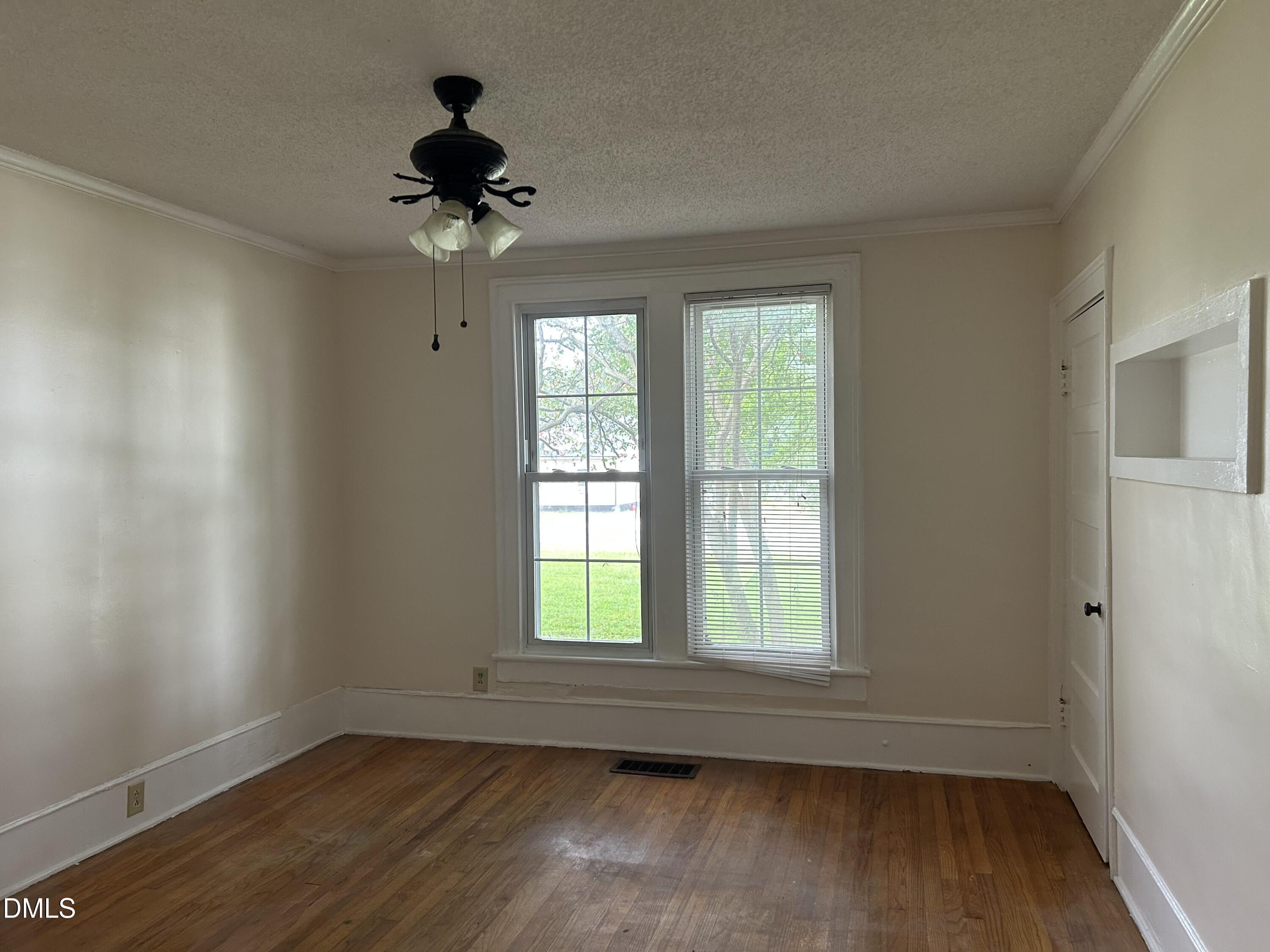 209 E Harnett Street Property Photo 18