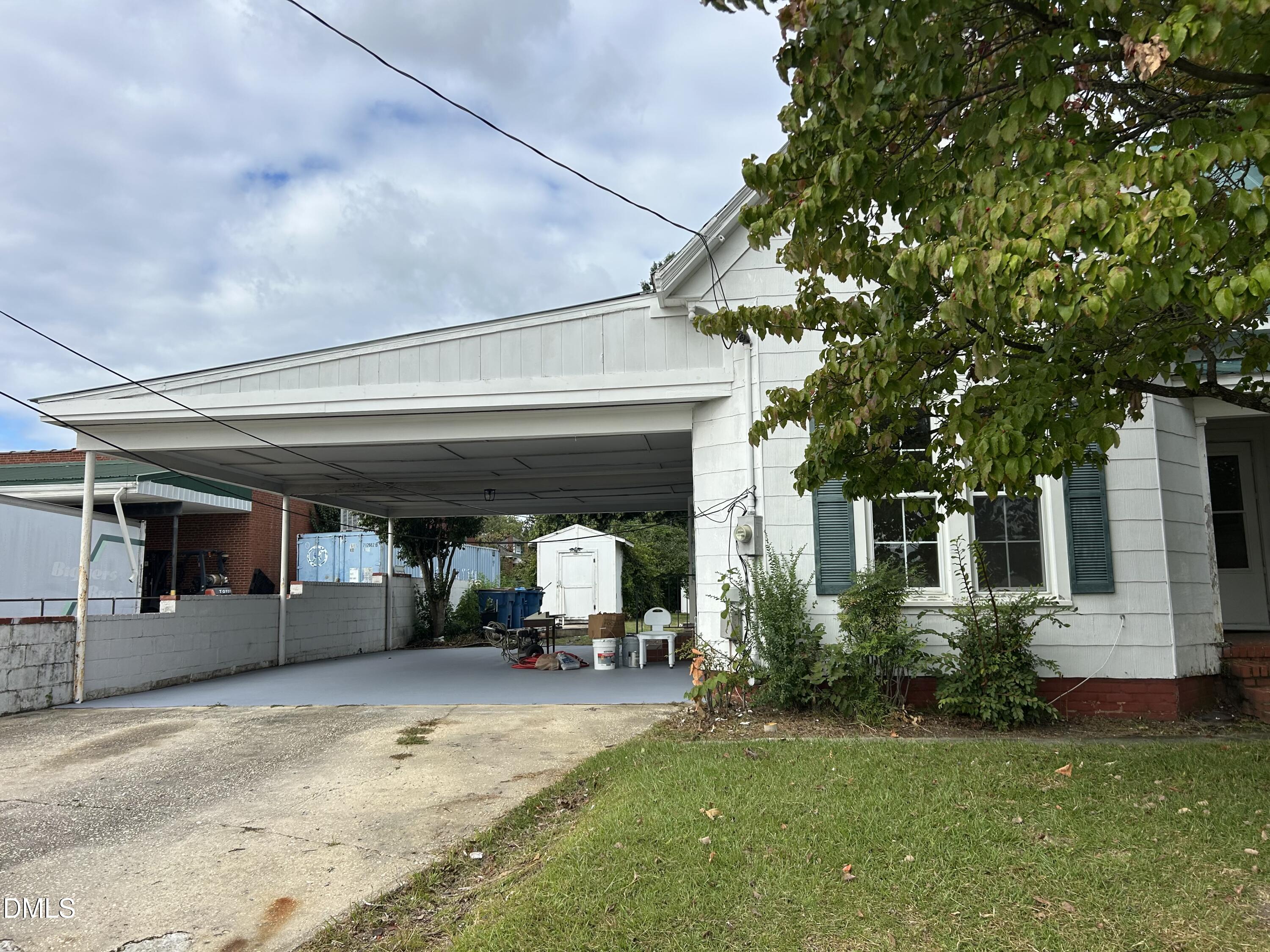 209 E Harnett Street Property Photo 23