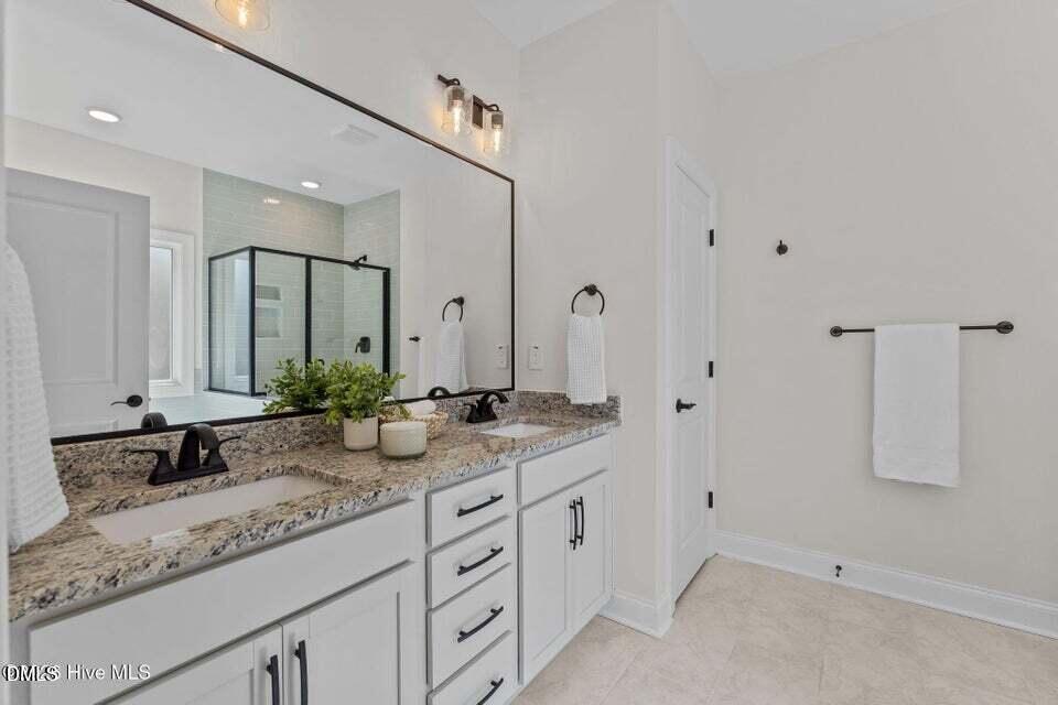 1001 Ivory Lane Property Photo 14