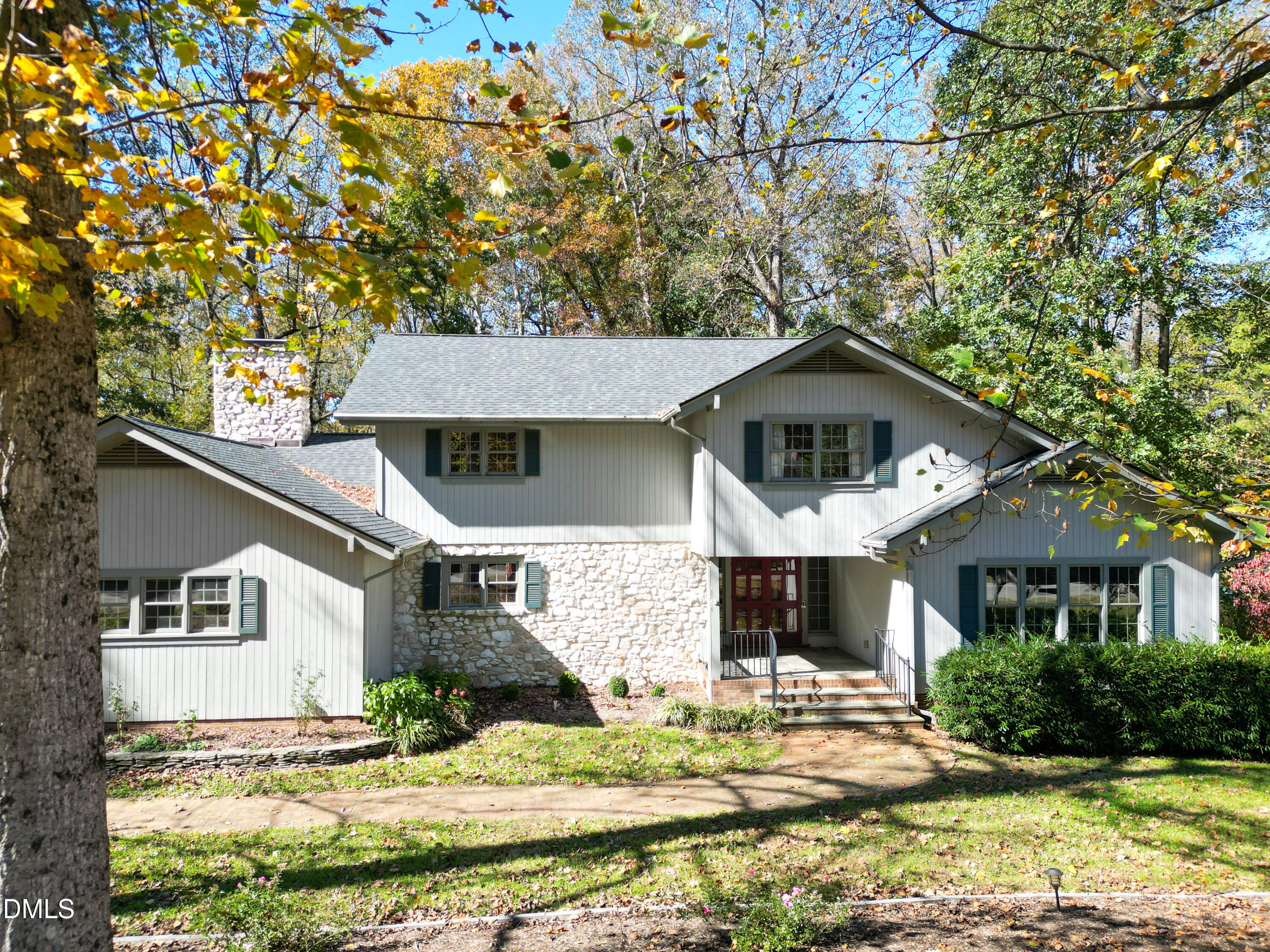 100 Maluli Drive Property Photo 2