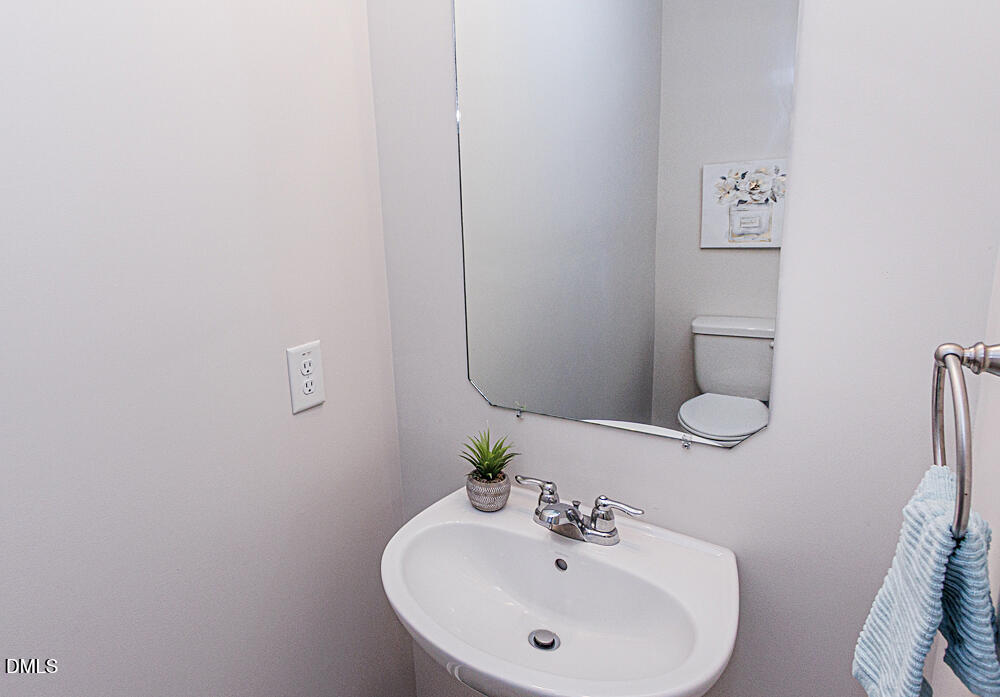 1229 Fescue Road Property Photo 12