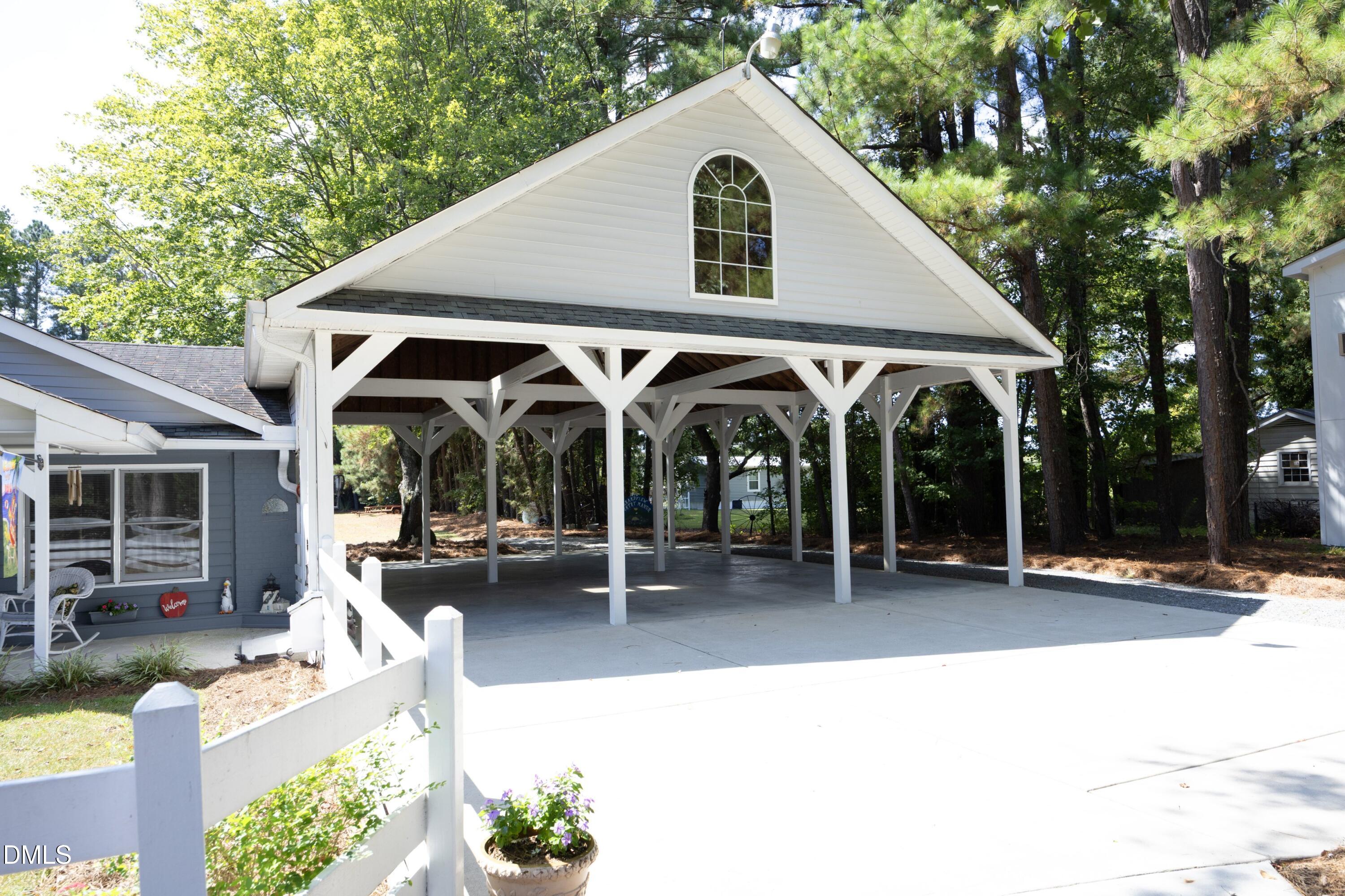 1746 Little Divine Road Property Photo 13