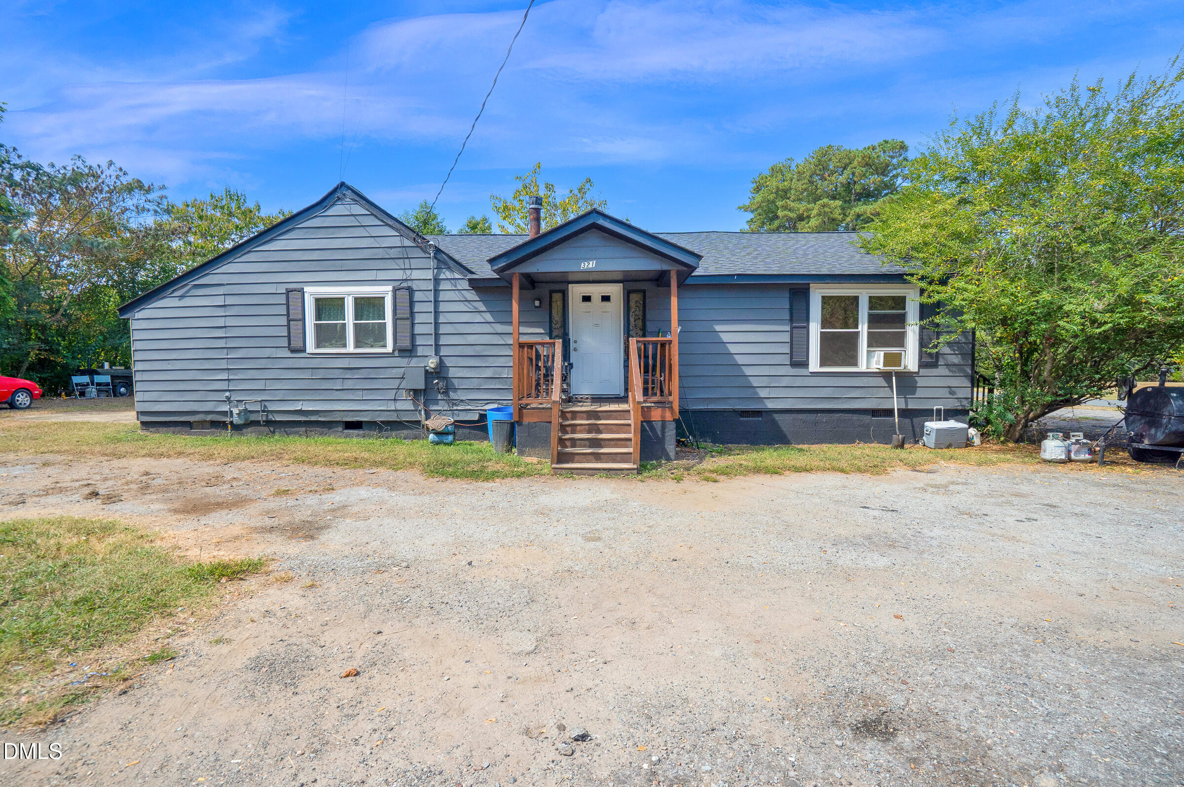 321 Blalock Street Property Photo 5