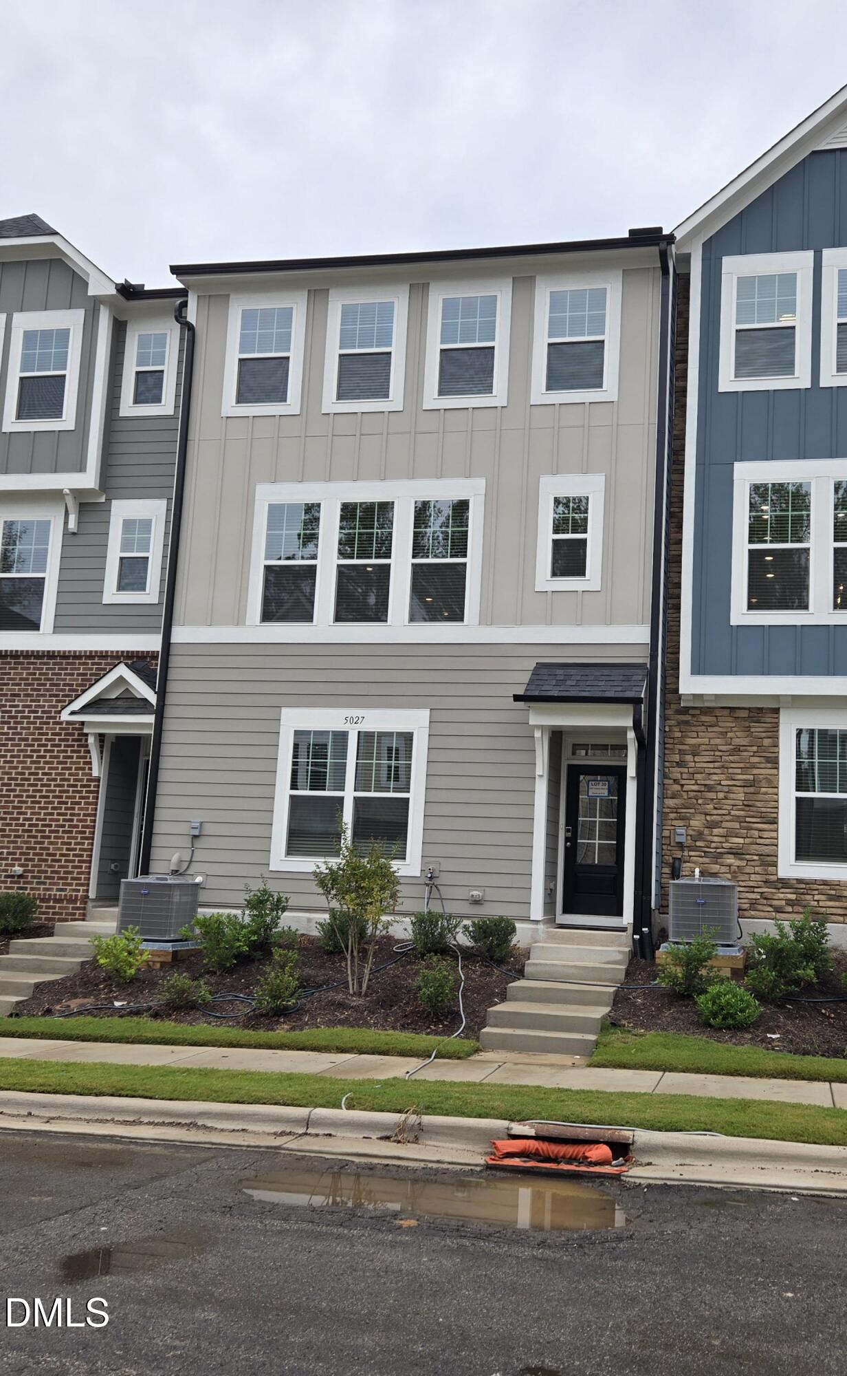 5027 Jowett'S Walk Drive # 30 Property Photo 1