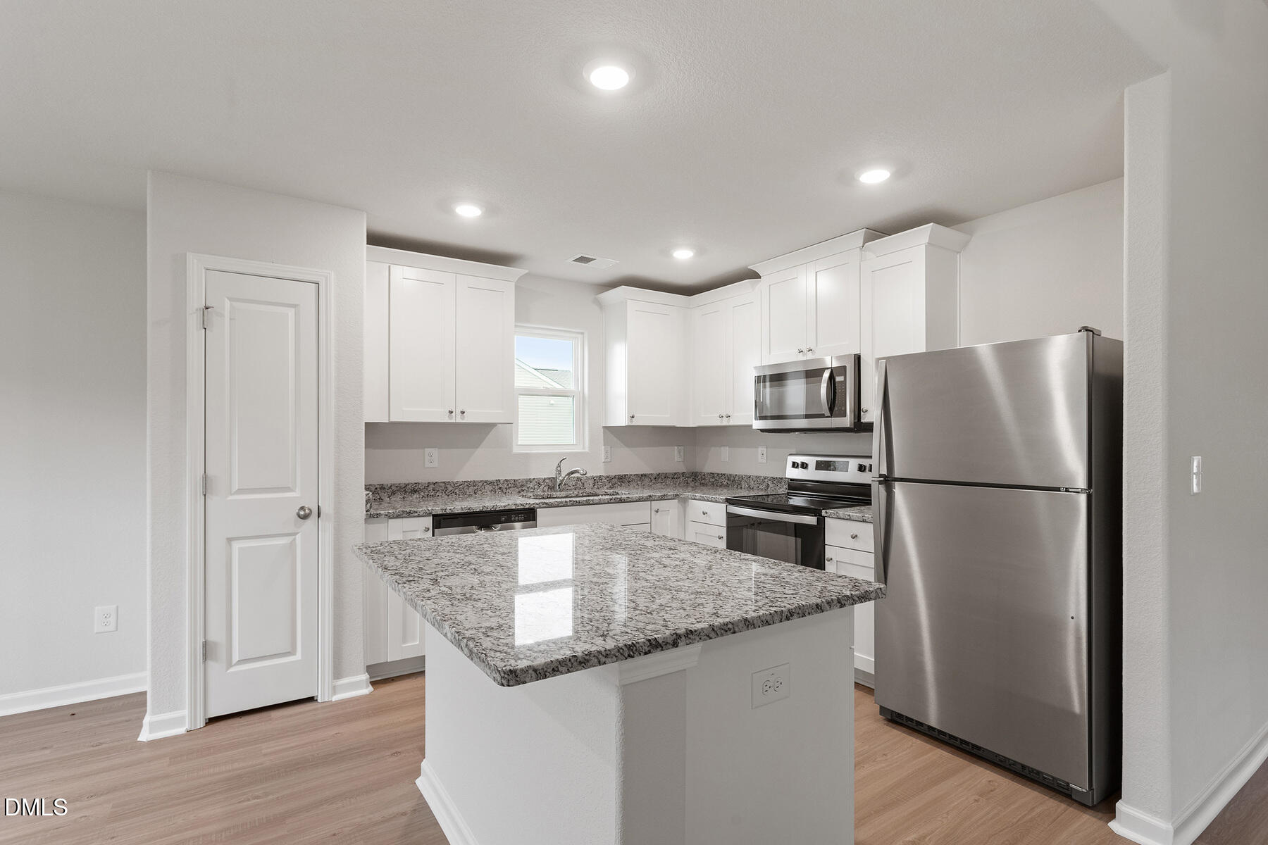 8955 Ava Drive Property Photo 3