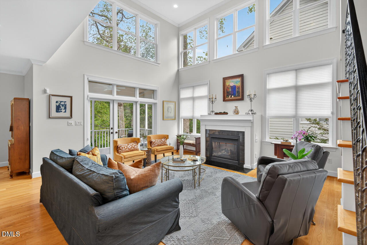 302 Edgewater Circle Property Photo 1