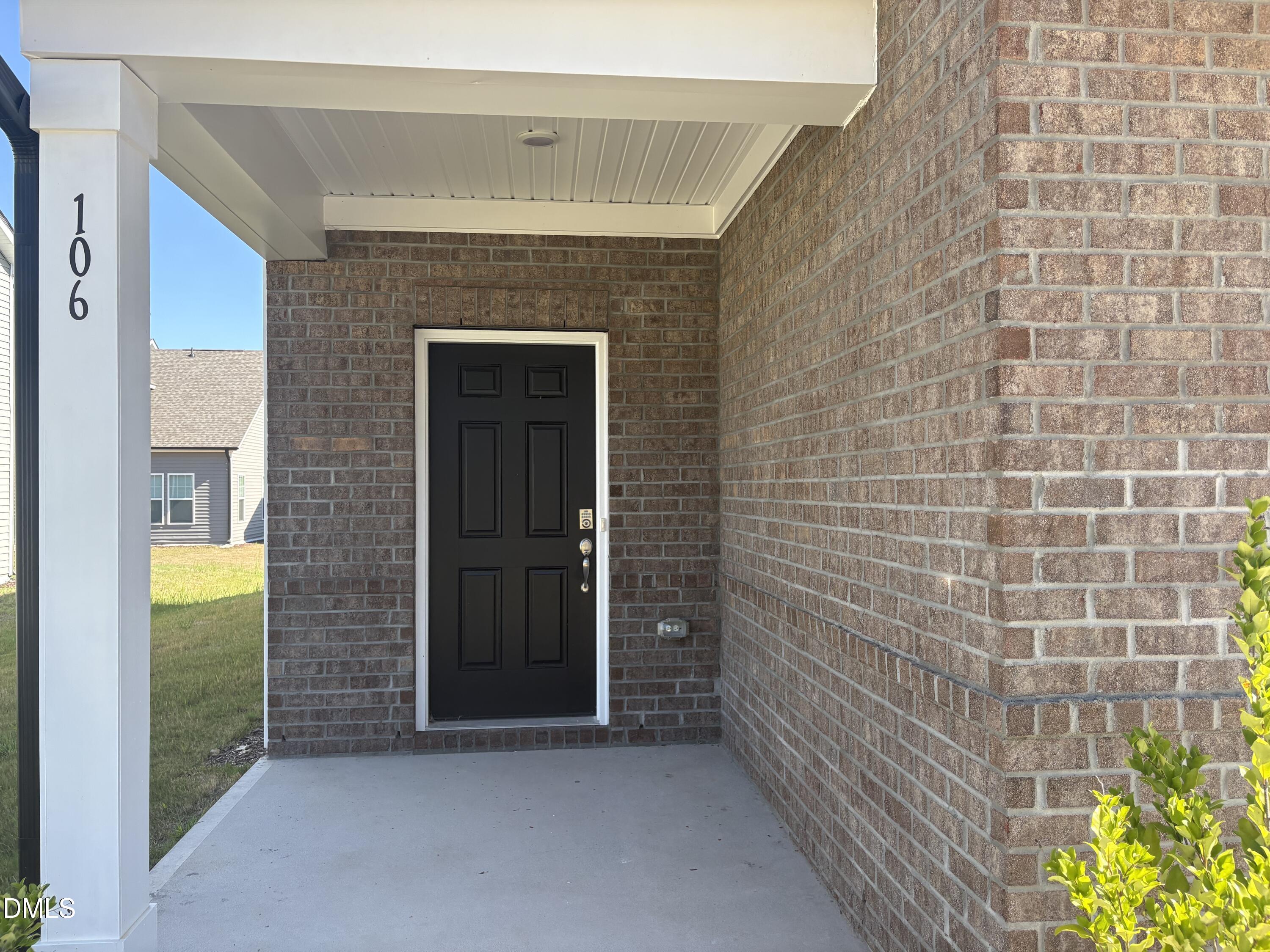 106 Favored Avenue Property Photo 4