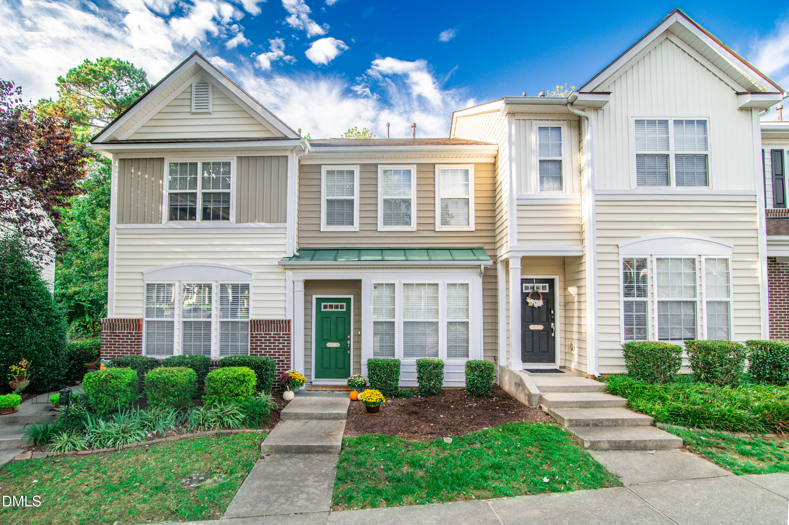 5318 Crescentview Parkway Property Photo 1