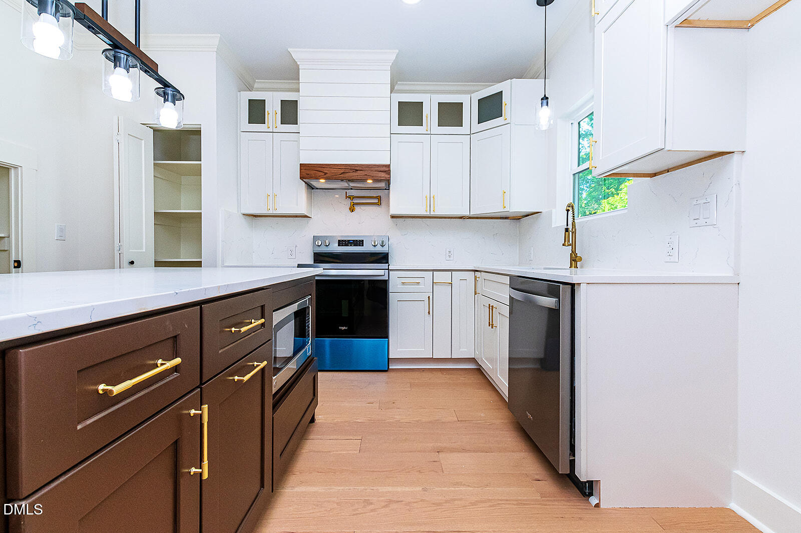 1506 N Hyde Park Avenue Property Photo 7