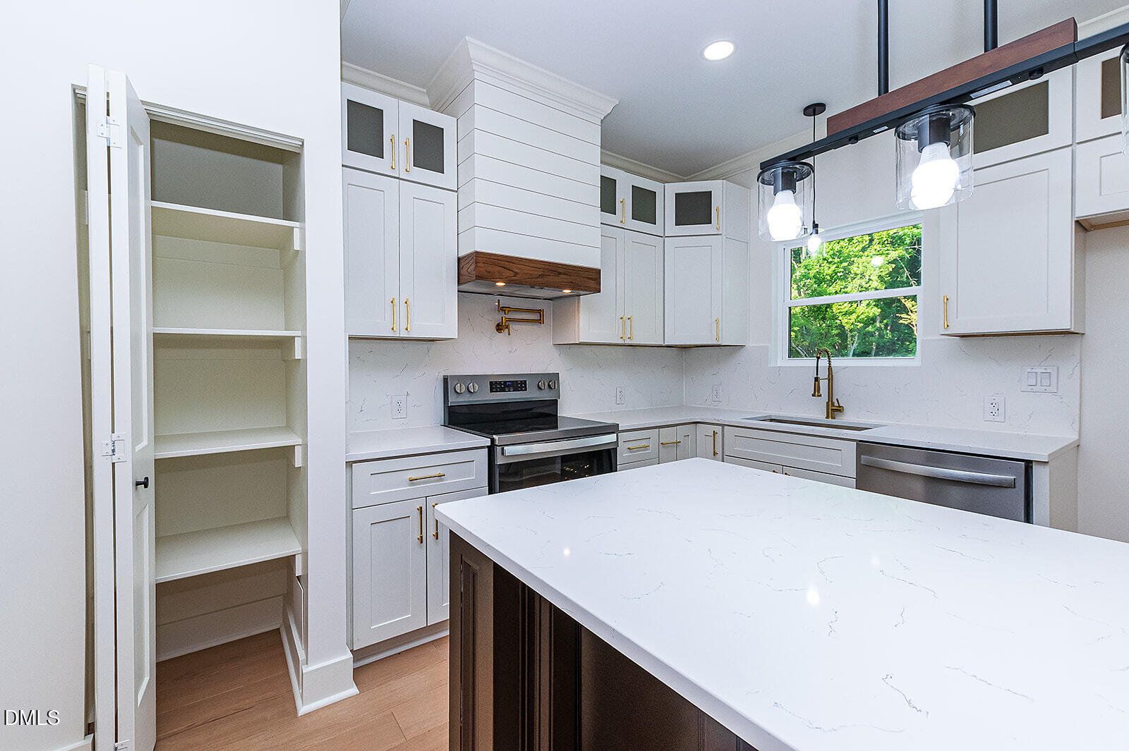 1506 N Hyde Park Avenue Property Photo 10